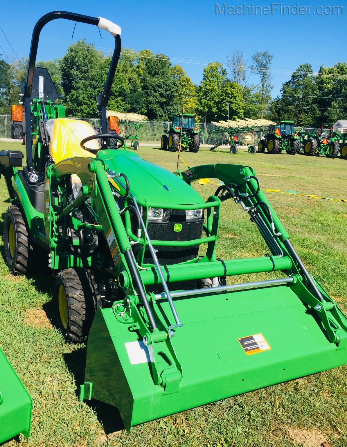 2020 John Deere 1025R Image 3