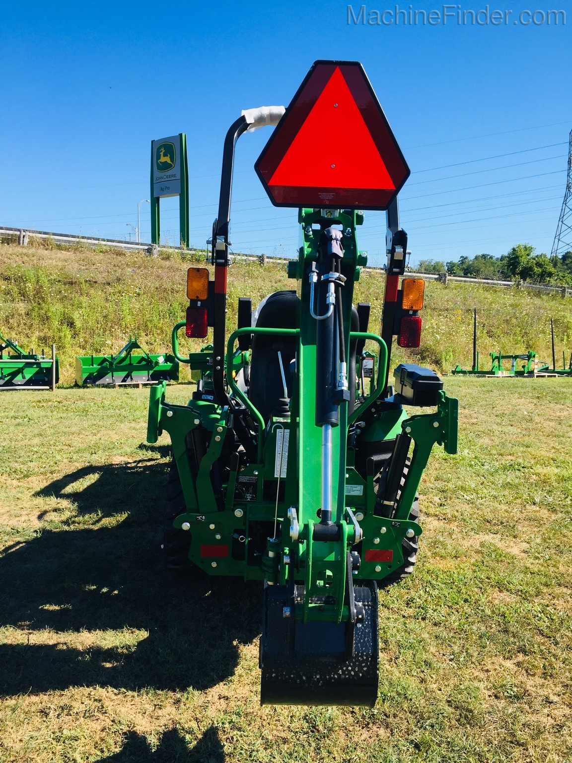 2020 John Deere 1025R Image 5