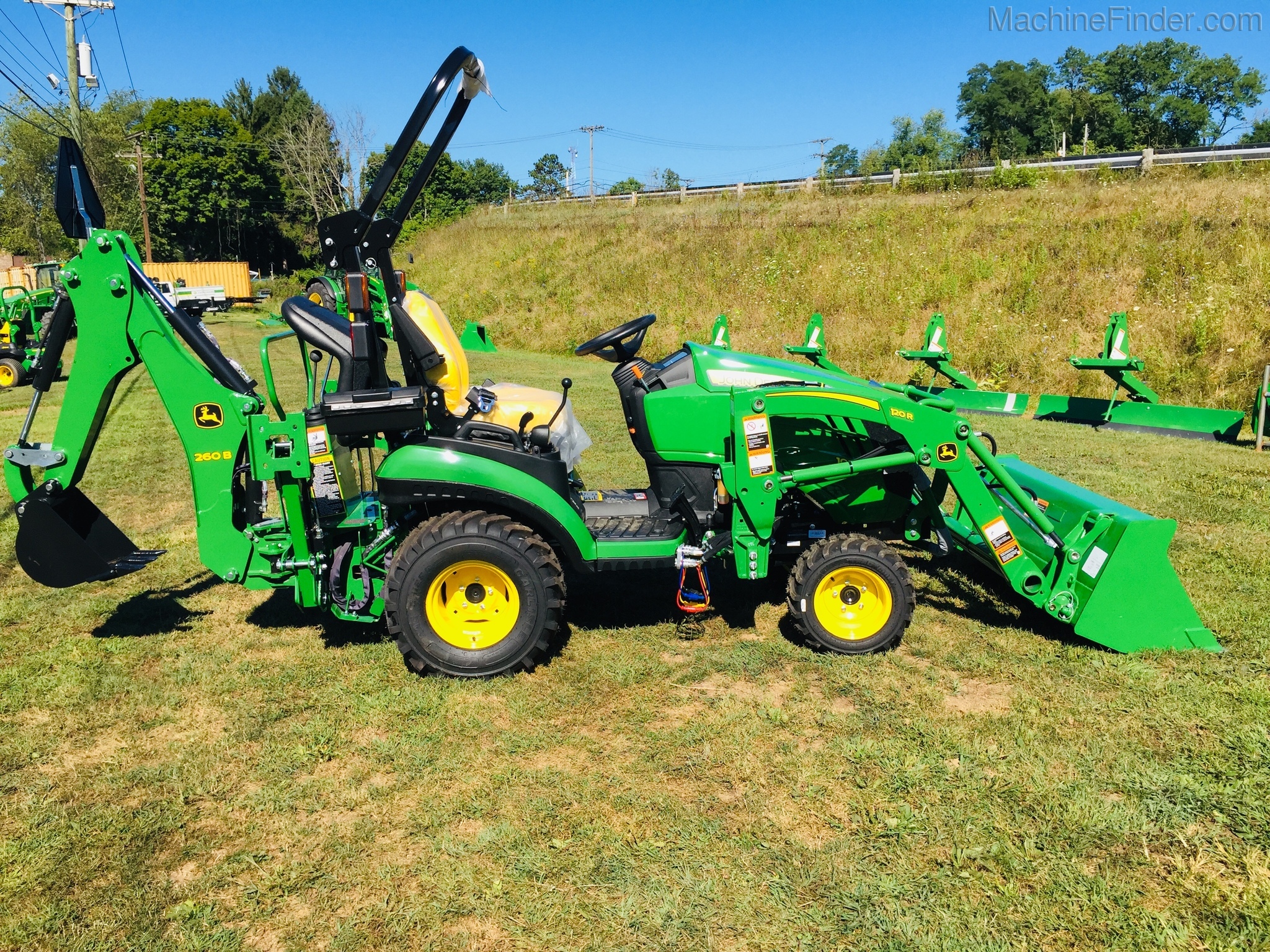 2020 John Deere 1025R Image 2