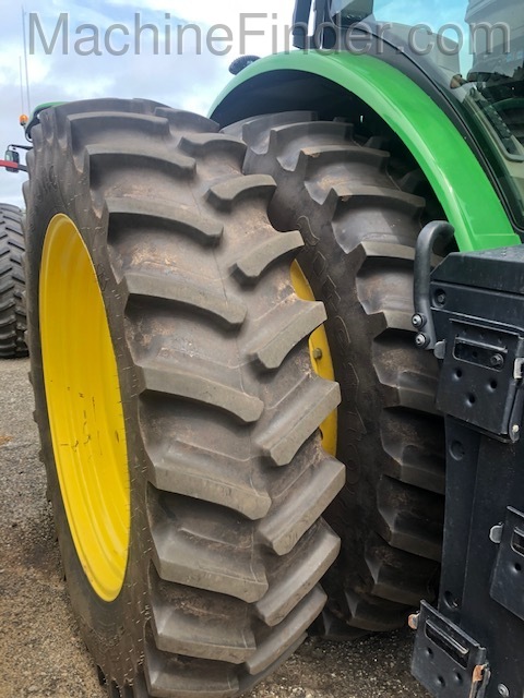 2019 John Deere 8295R Image 4