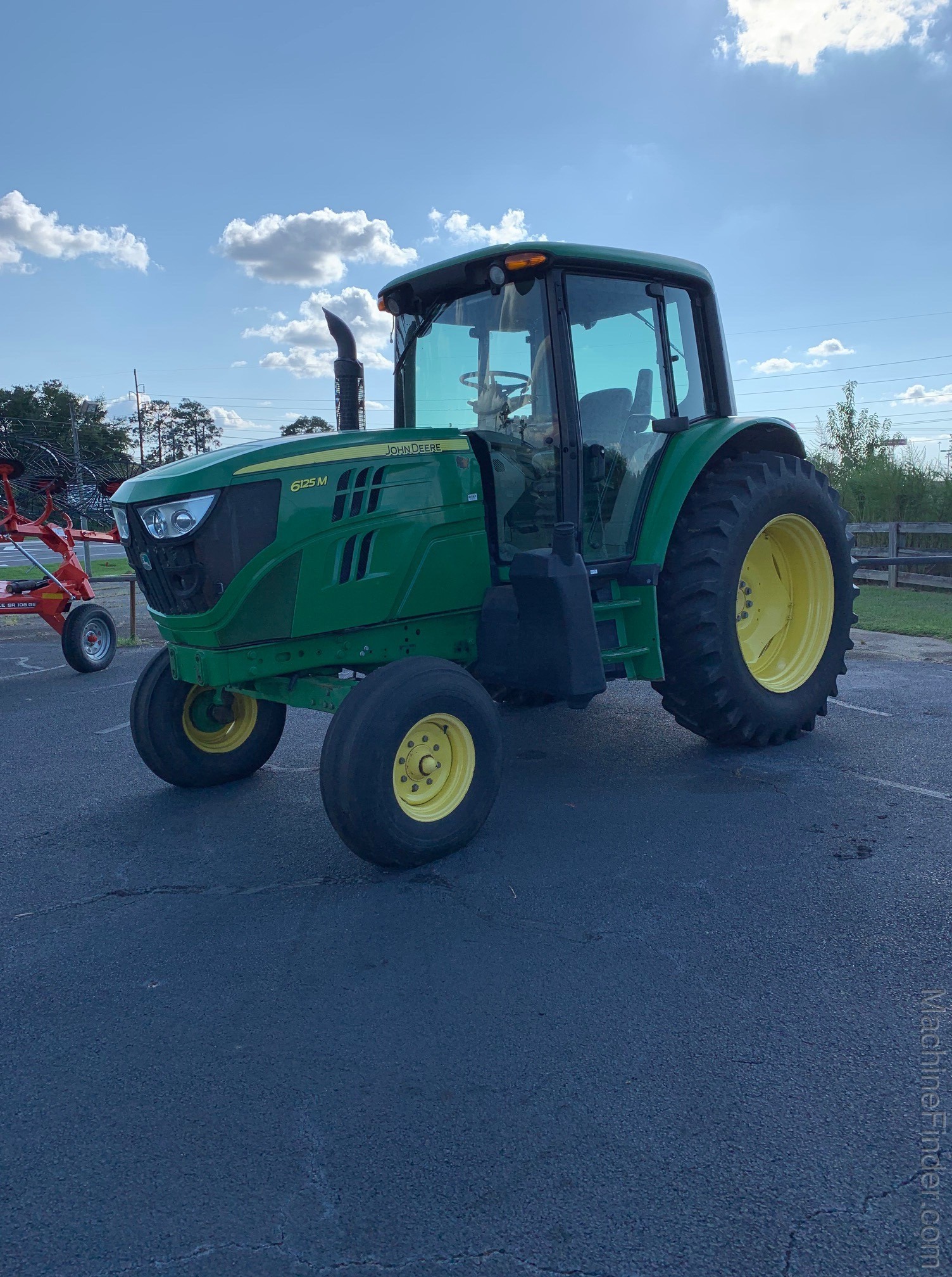 2013 John Deere 6125M Image 2