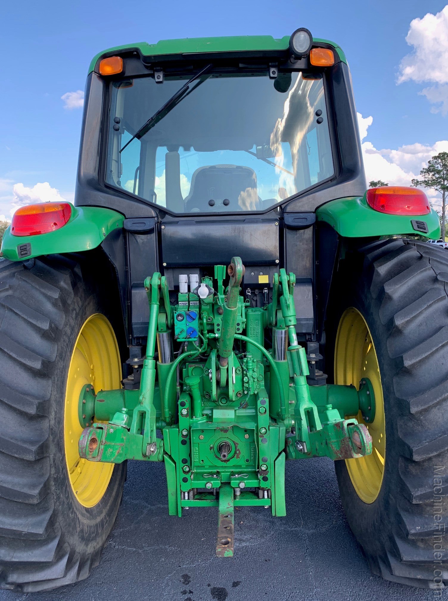 2013 John Deere 6125M Image 3
