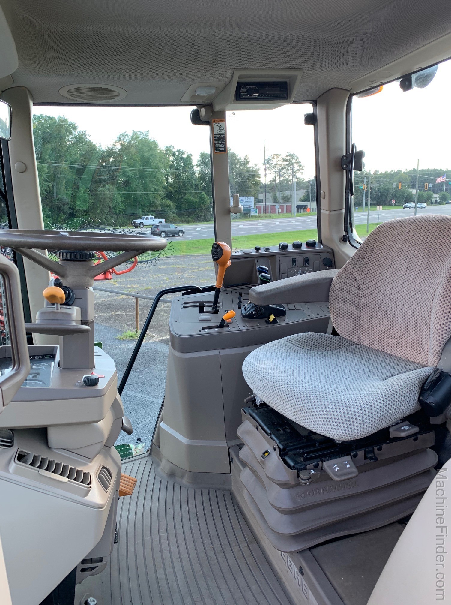 2013 John Deere 6125M Image 4