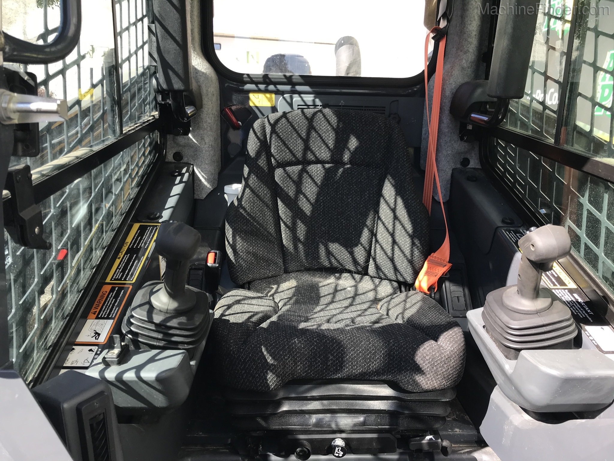 2019 John Deere 331G Image 12