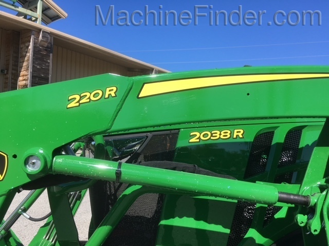 2020 John Deere 2038R Image 8