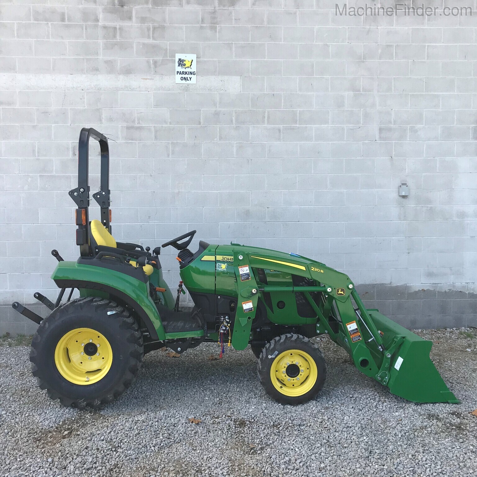 2020 John Deere 2032R Image 4