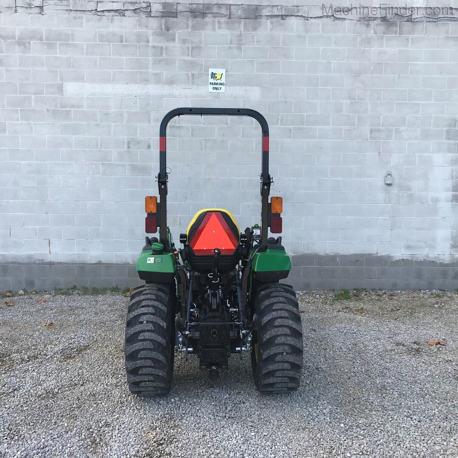 2020 John Deere 2032R Image 5