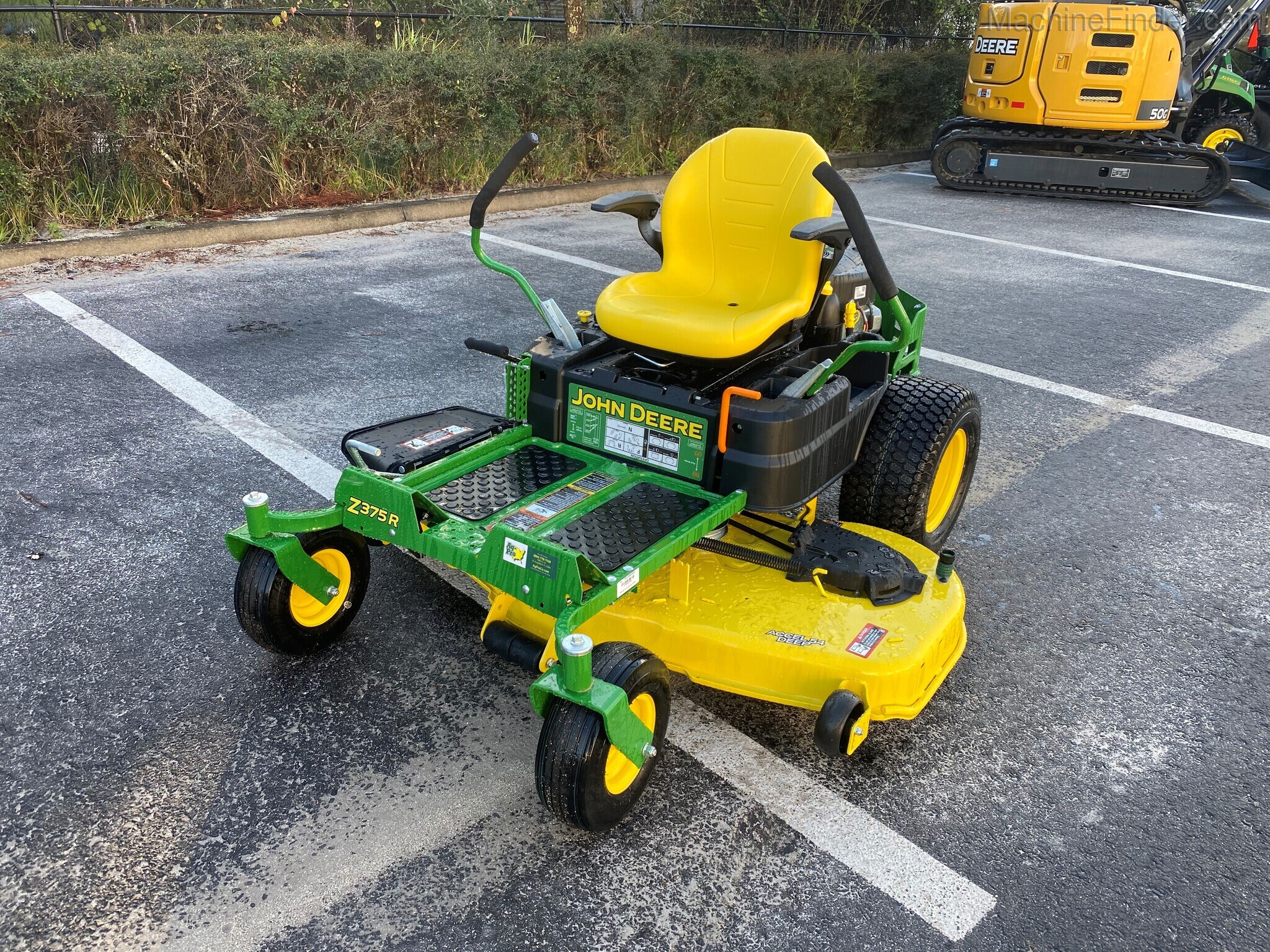2021 John Deere Z375R Image 1