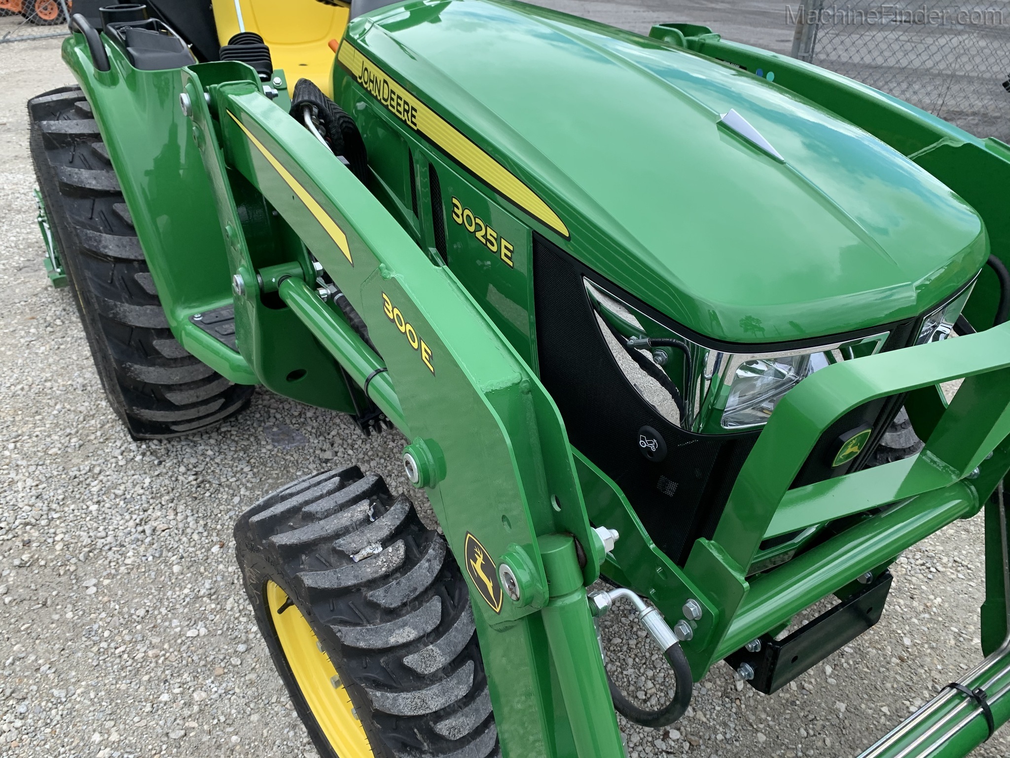 2020 John Deere 3025E Image 3