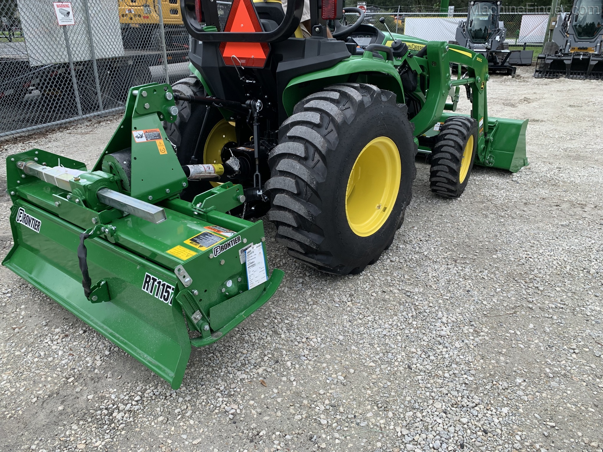 2020 John Deere 3025E Image 4