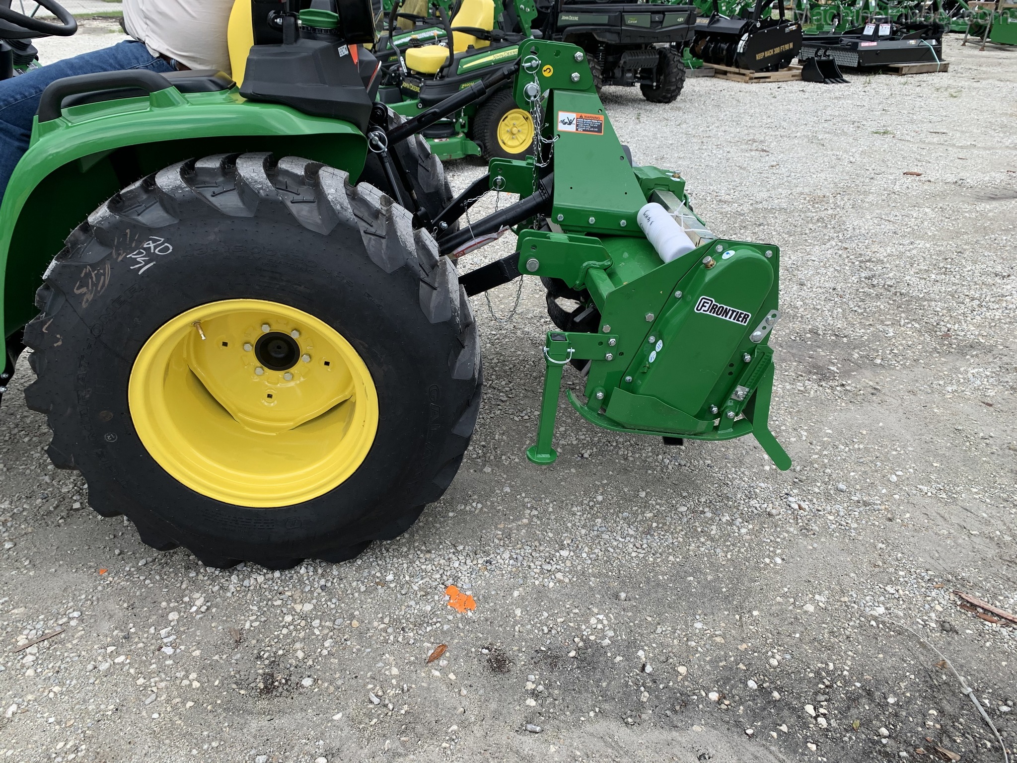 2020 John Deere 3025E Image 6