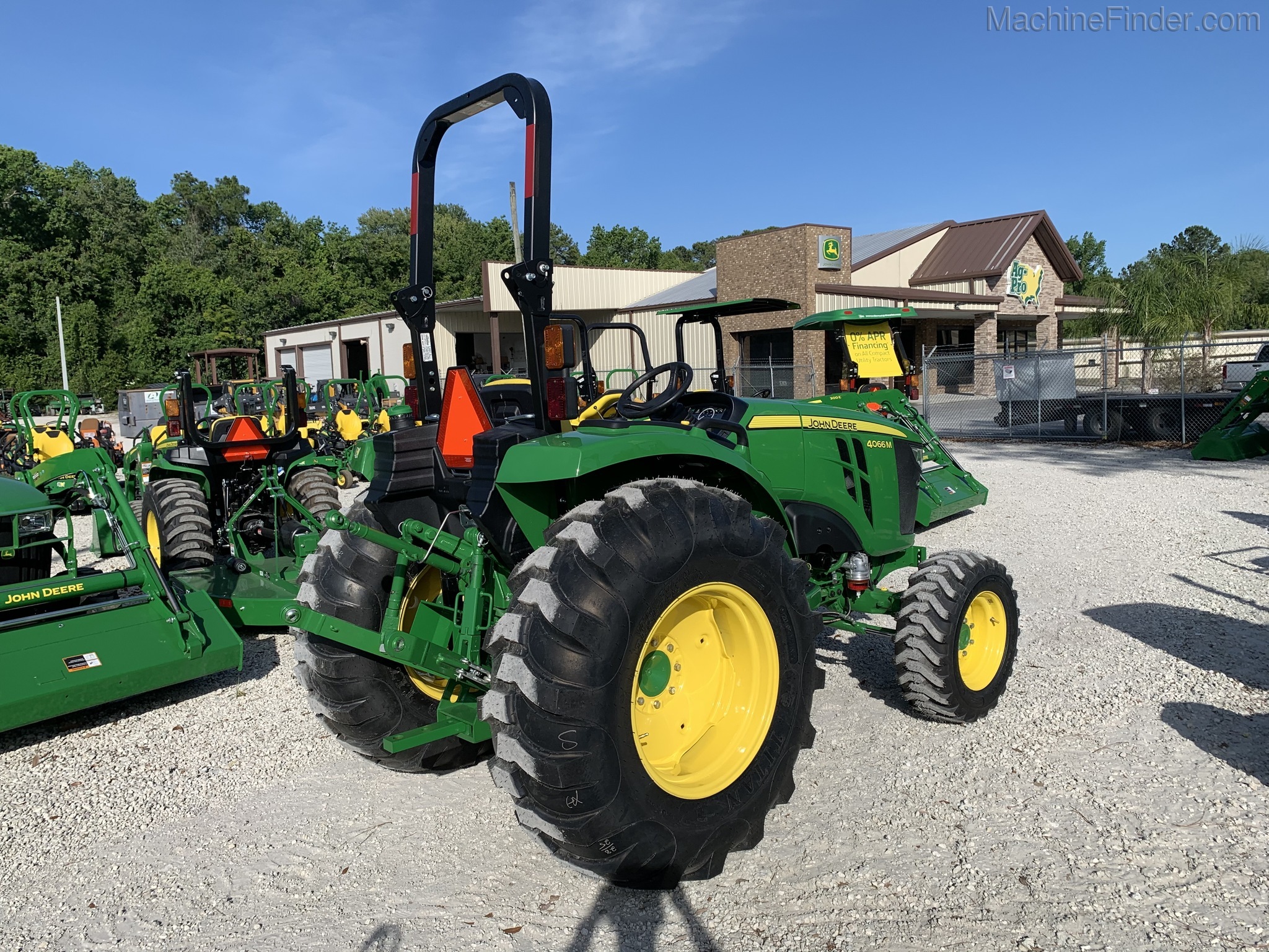 2020 John Deere 4066M Image 3