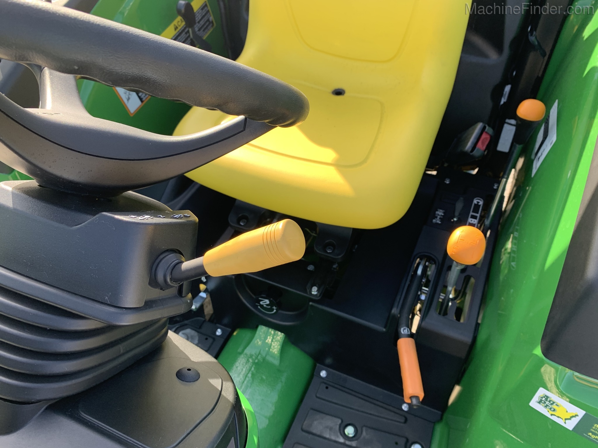 2020 John Deere 4066M Image 6