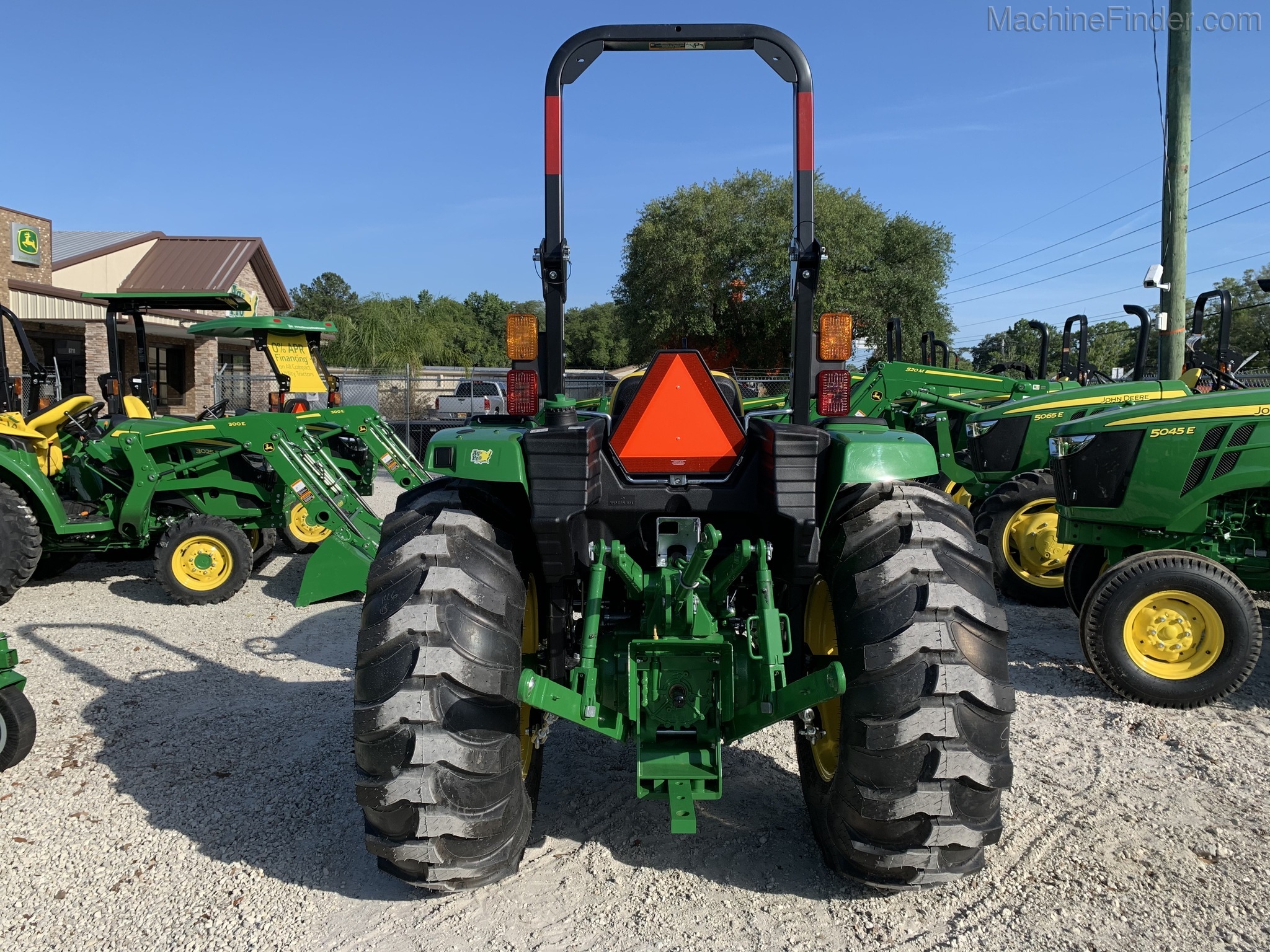 2020 John Deere 4066M Image 4