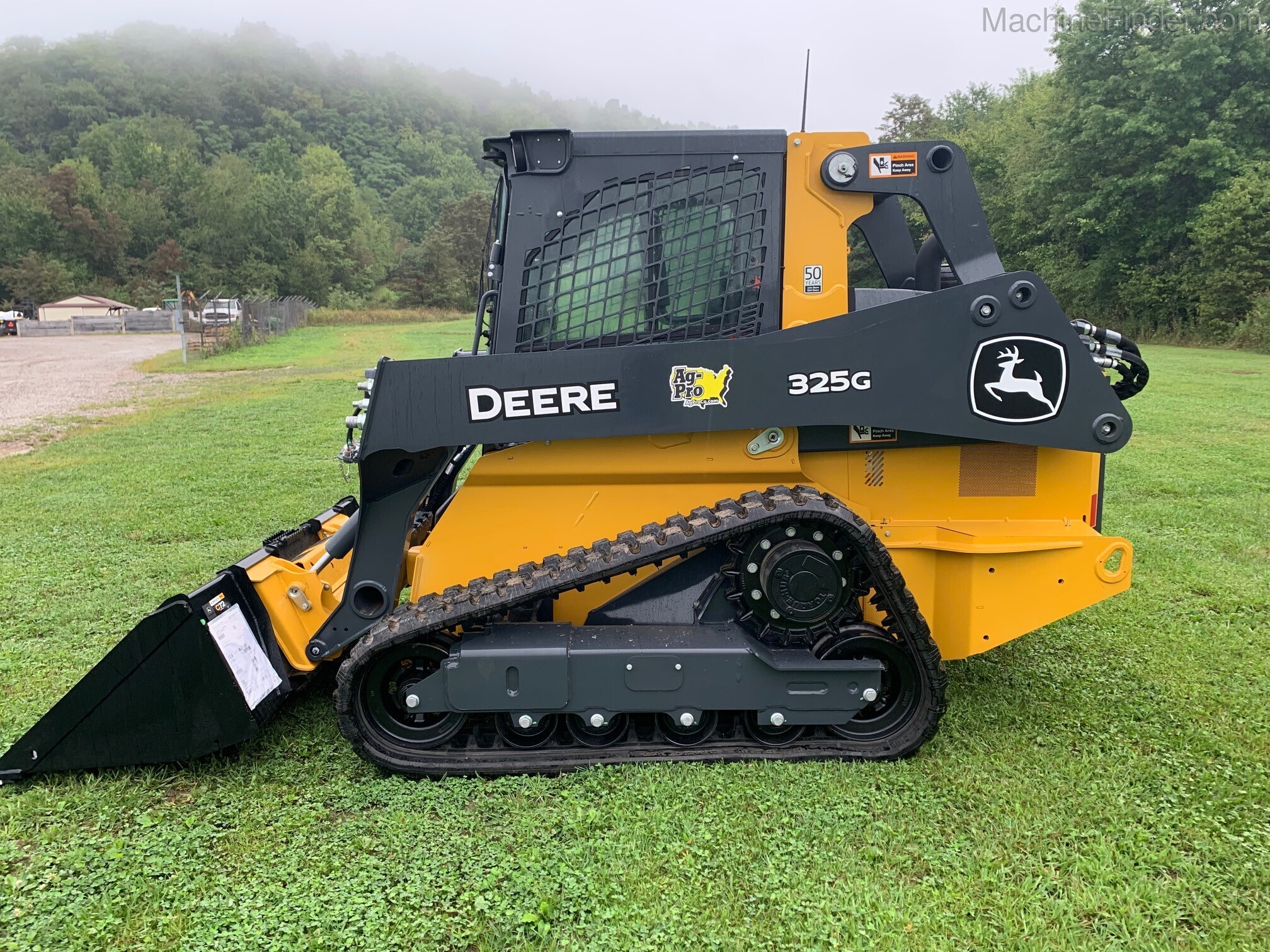 2020 John Deere 325G Image 6