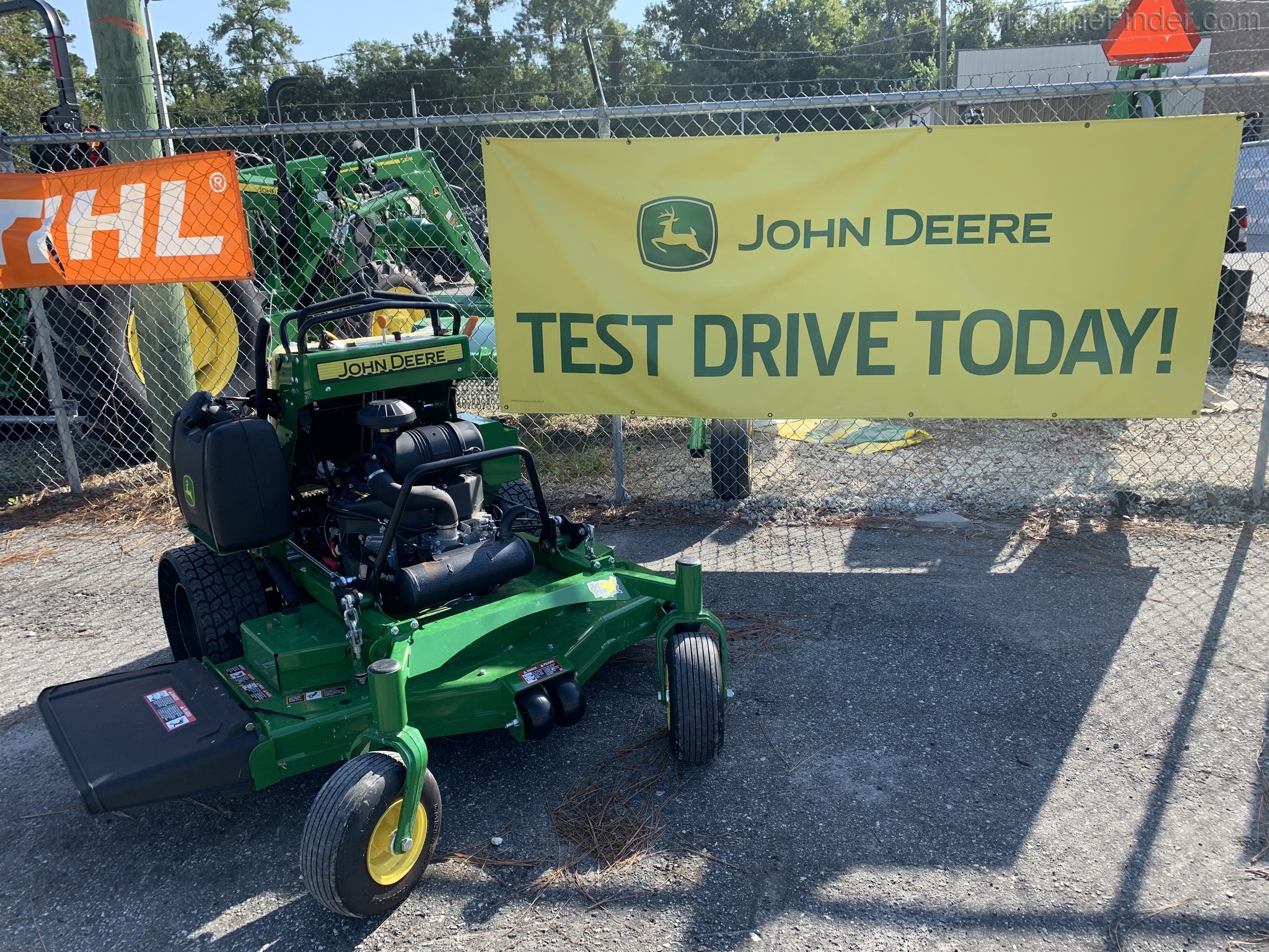 2020 John Deere 652R Image 1