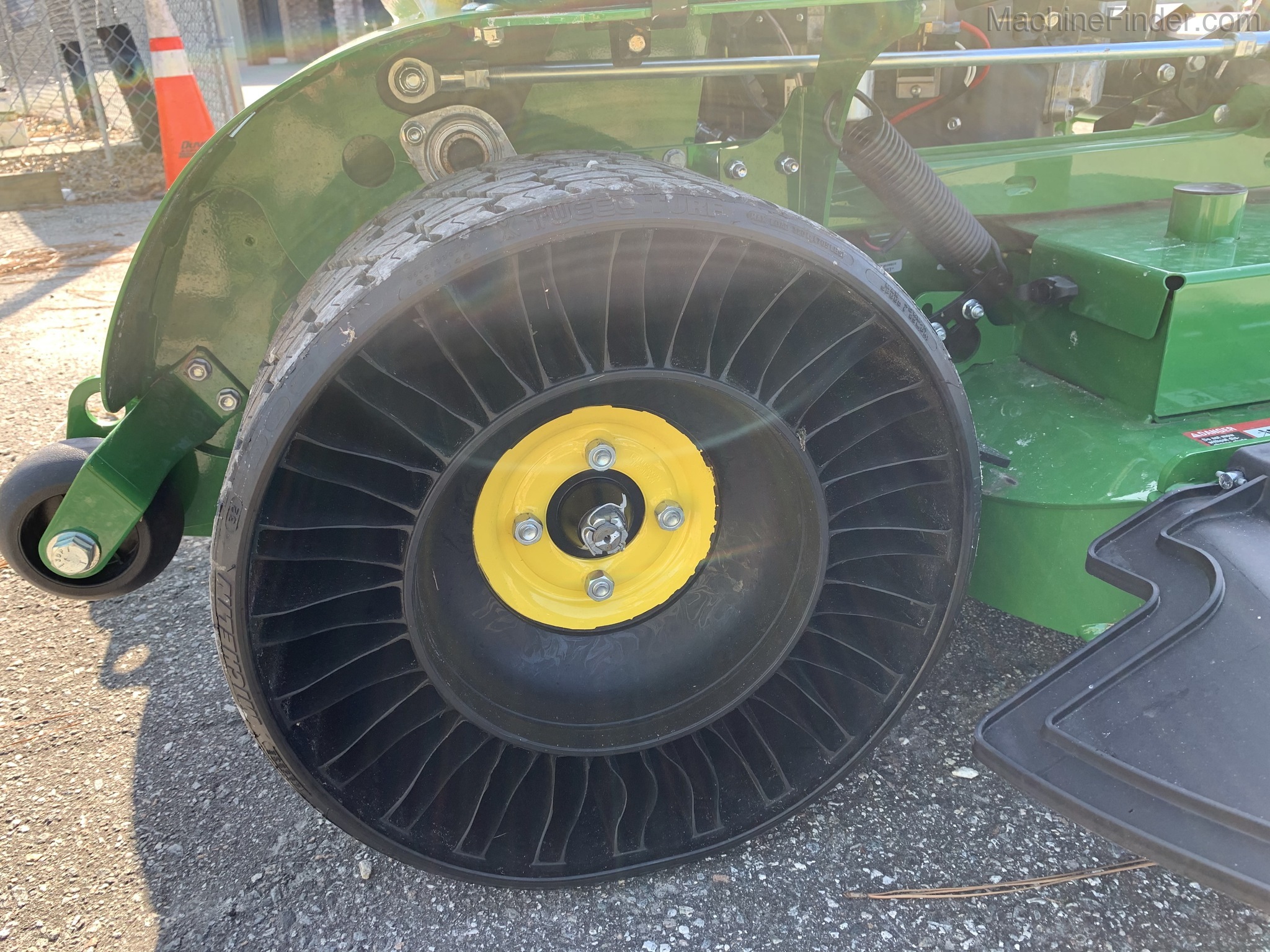 2020 John Deere 652R Image 6