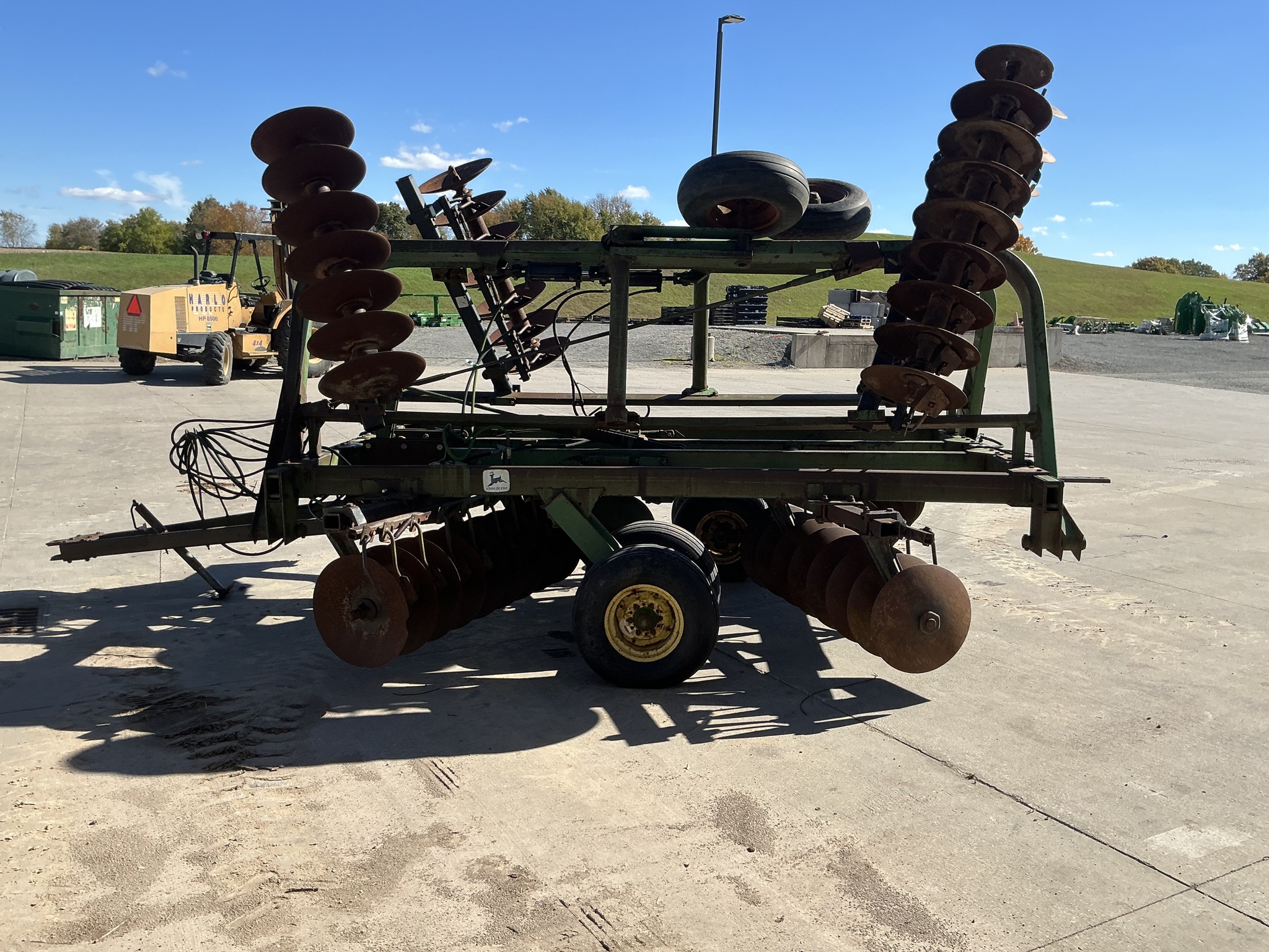 John Deere 235 Image 5