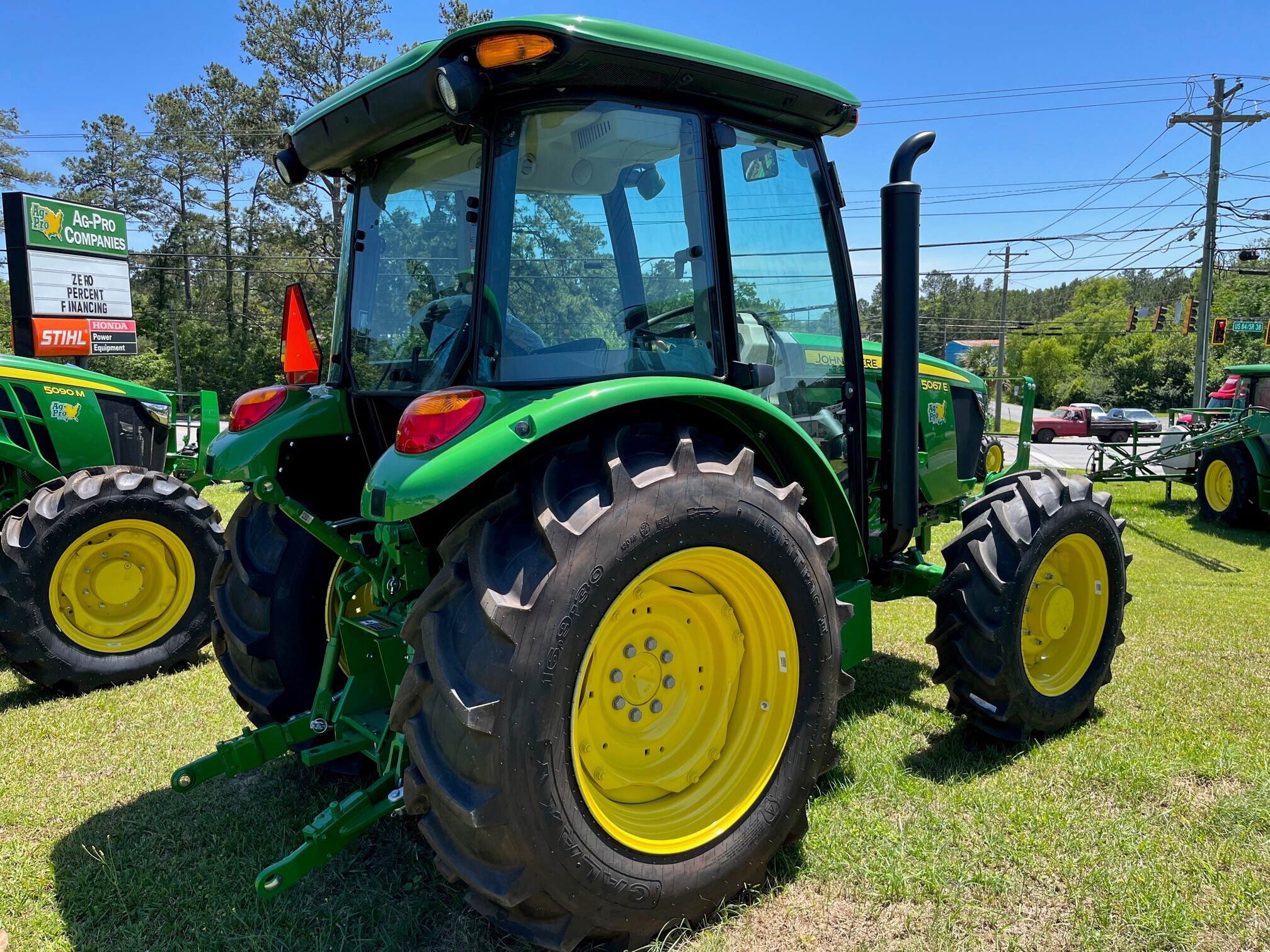 2023 John Deere 5067E Image 3