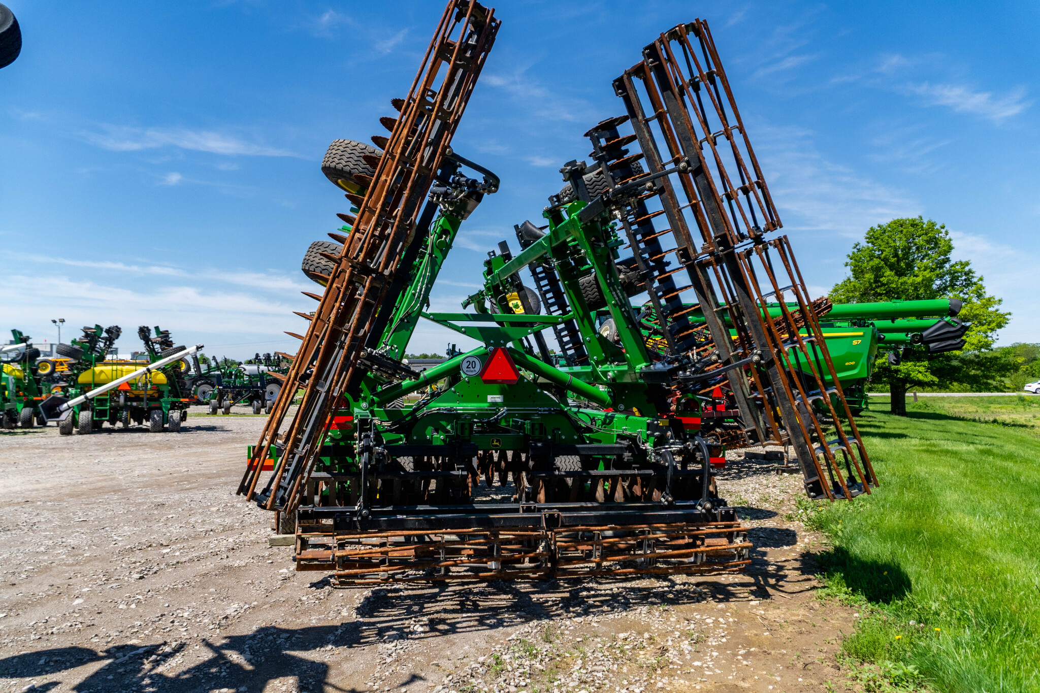Used 2023 John Deere 2660VT Vertical Tillage at Koenig Equipment in Anna, OH - PhotoXL3