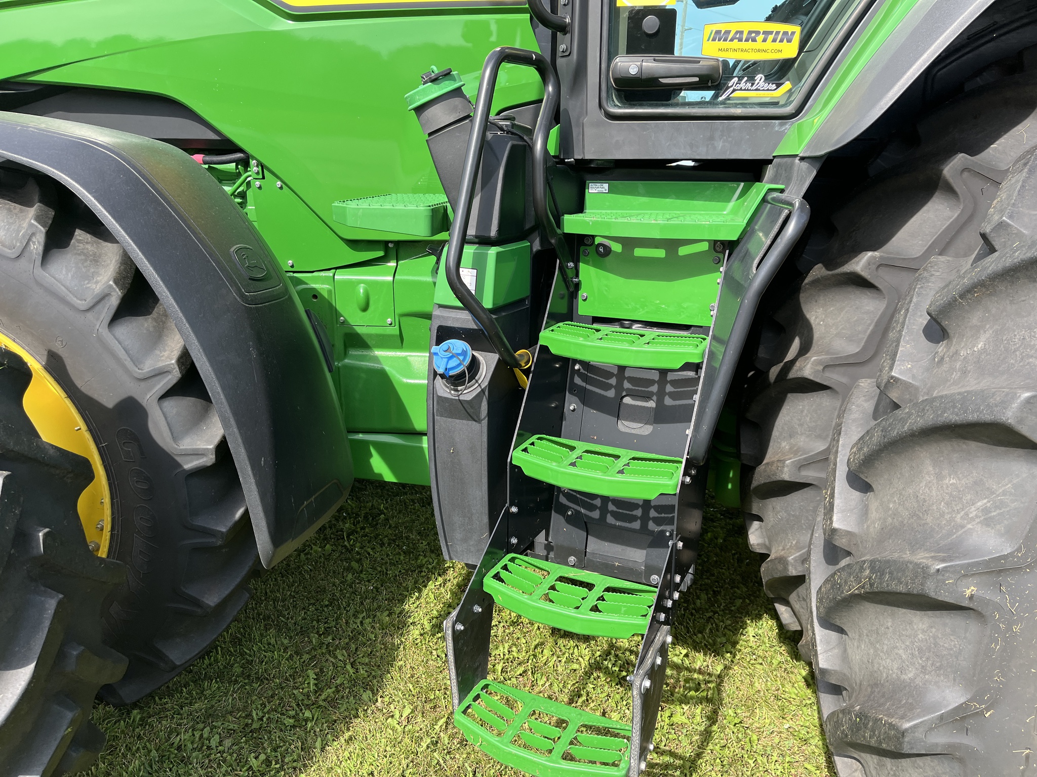  2023 John Deere 8R 340 at Heritage Tractor in Aledo, IL