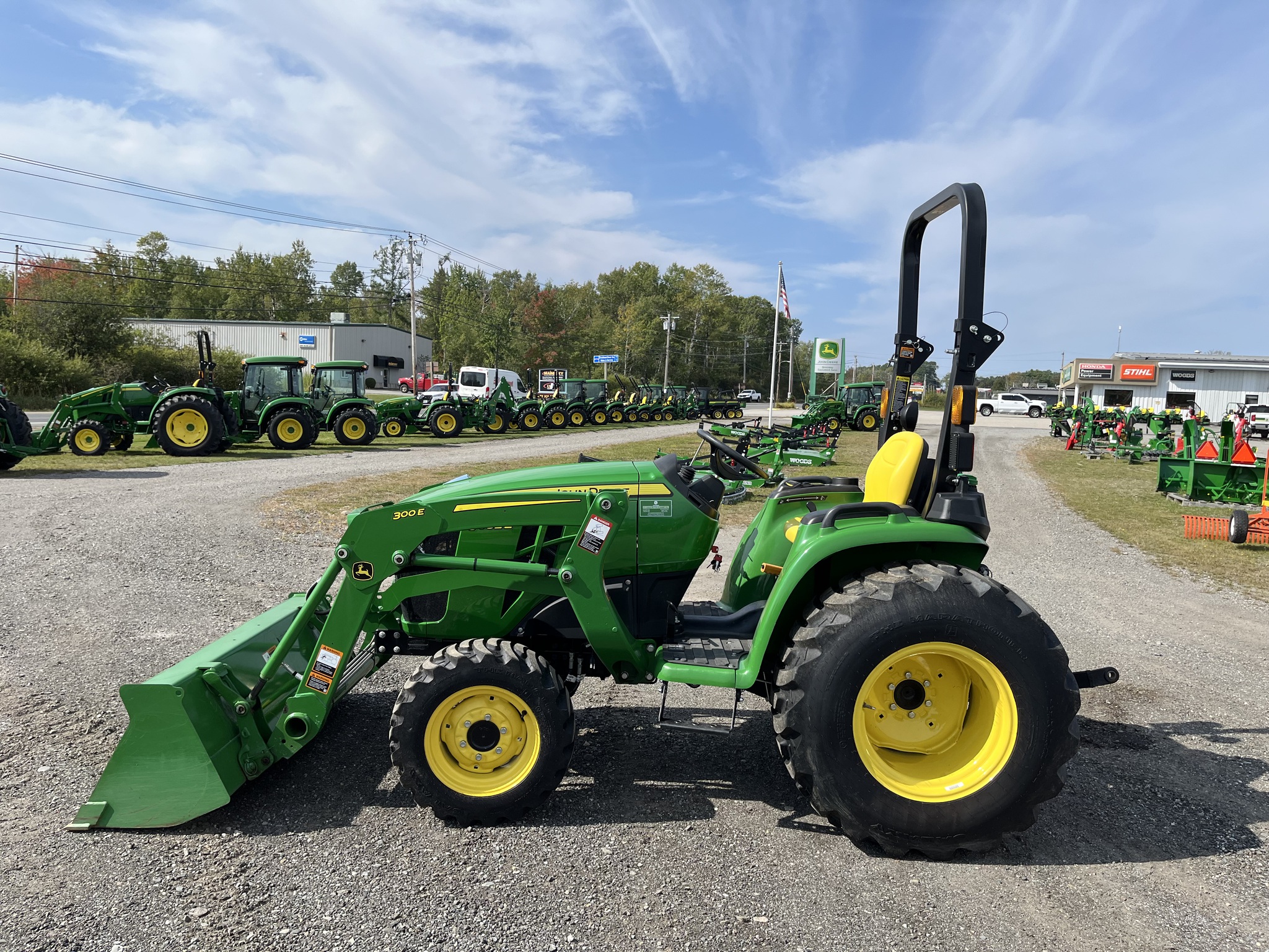 2022 John Deere 3032E Image 1