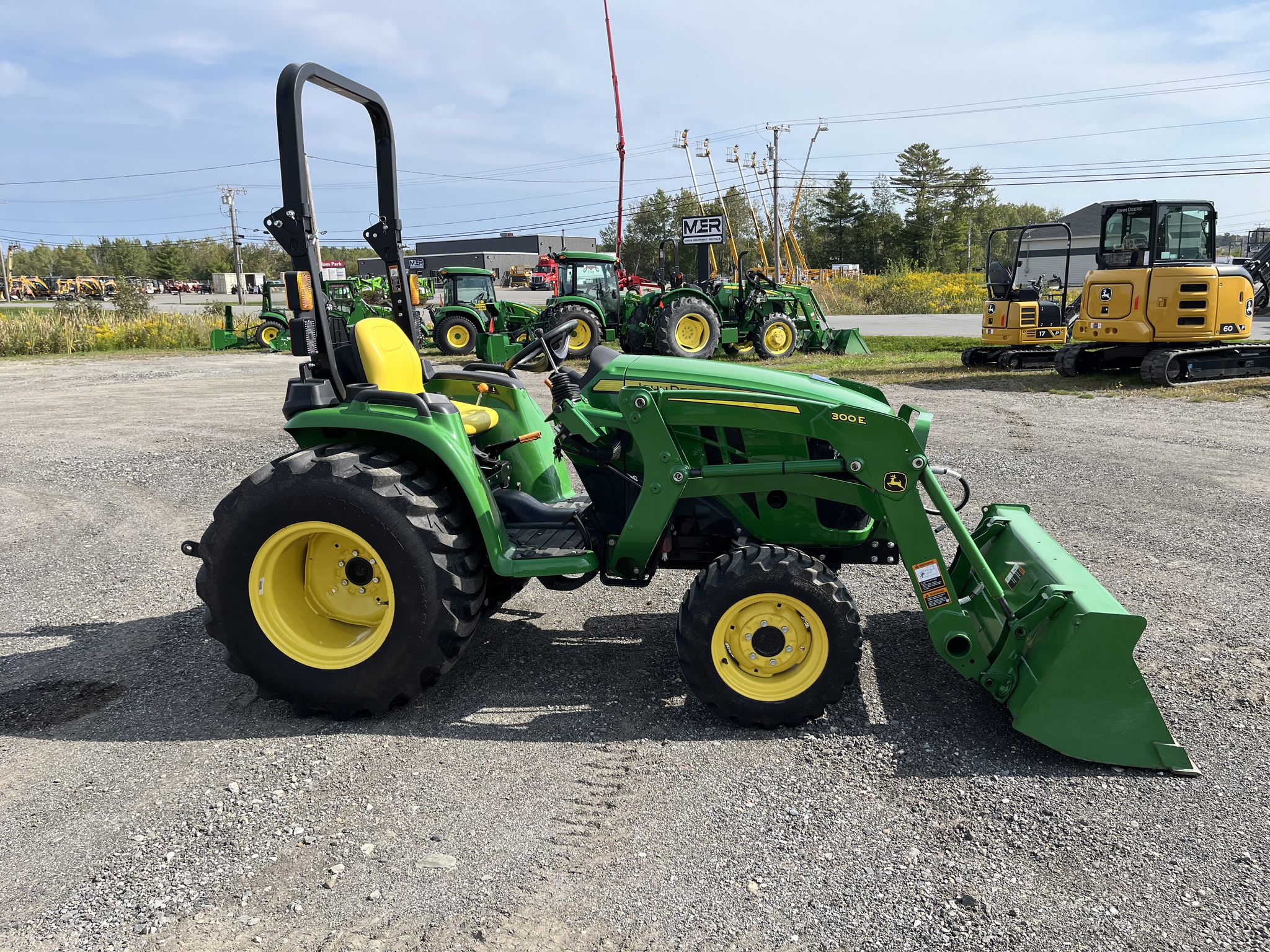 2022 John Deere 3032E Image 6