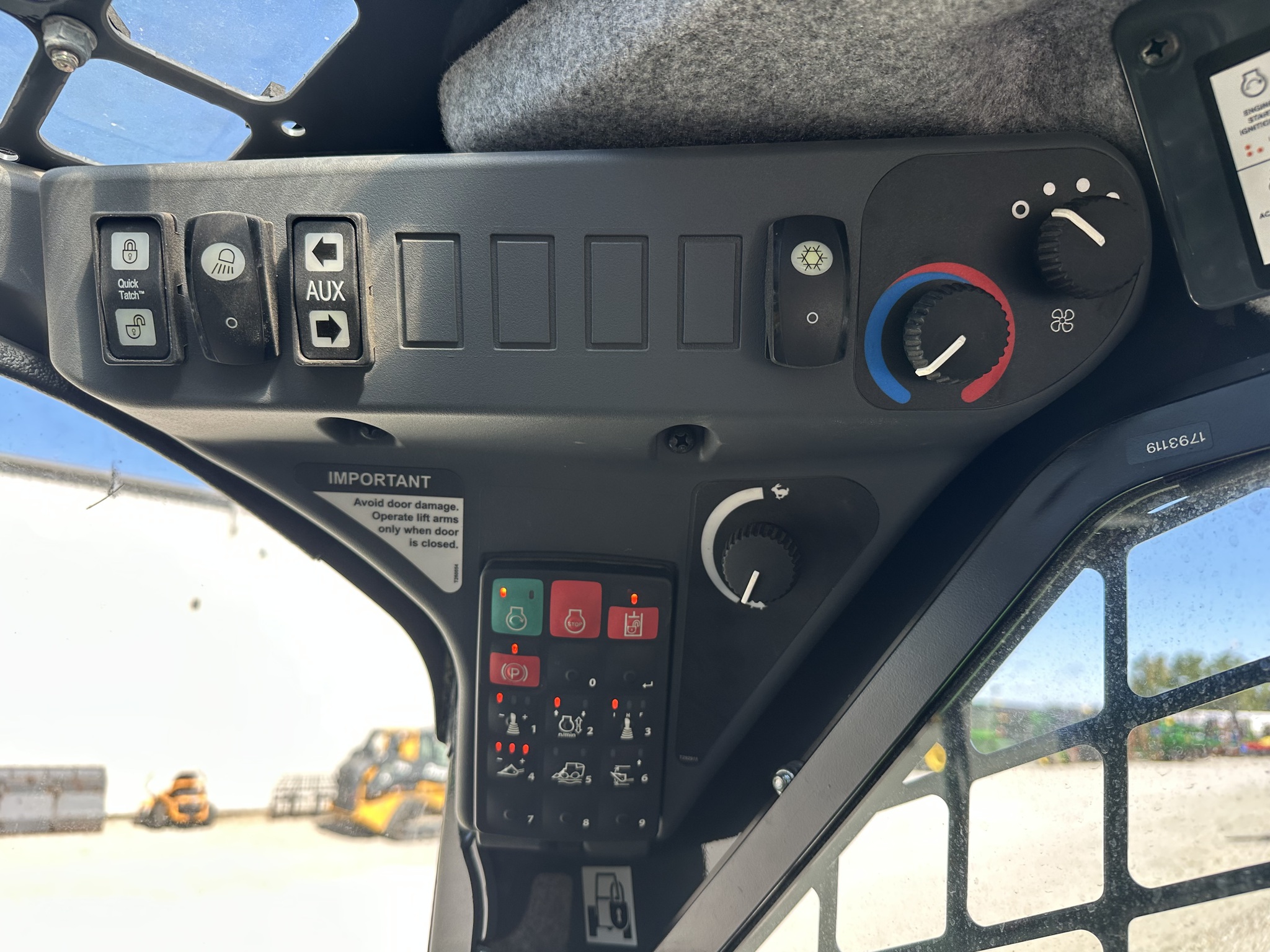 2023 John Deere 324G Image 10