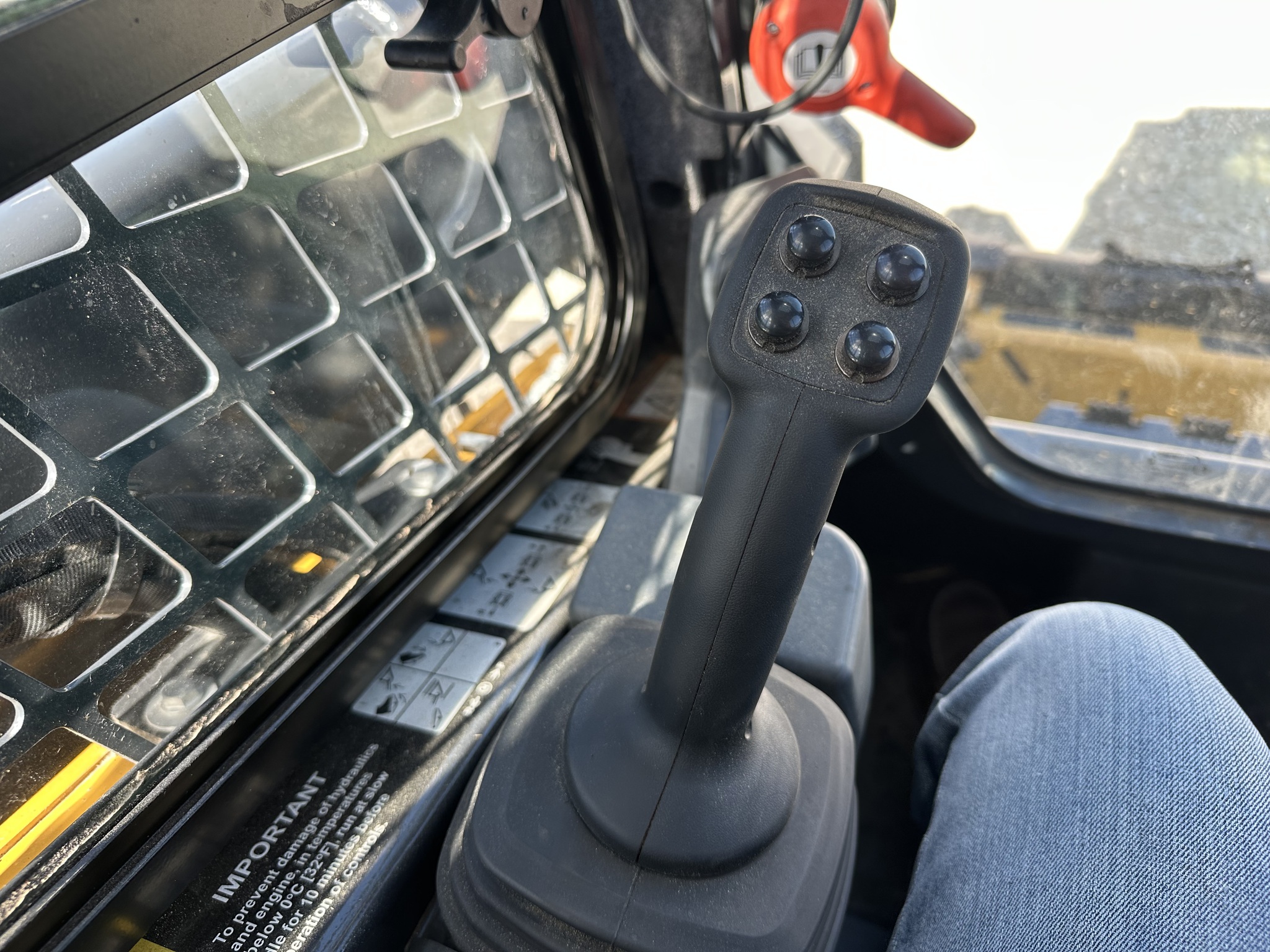 2023 John Deere 324G Image 12