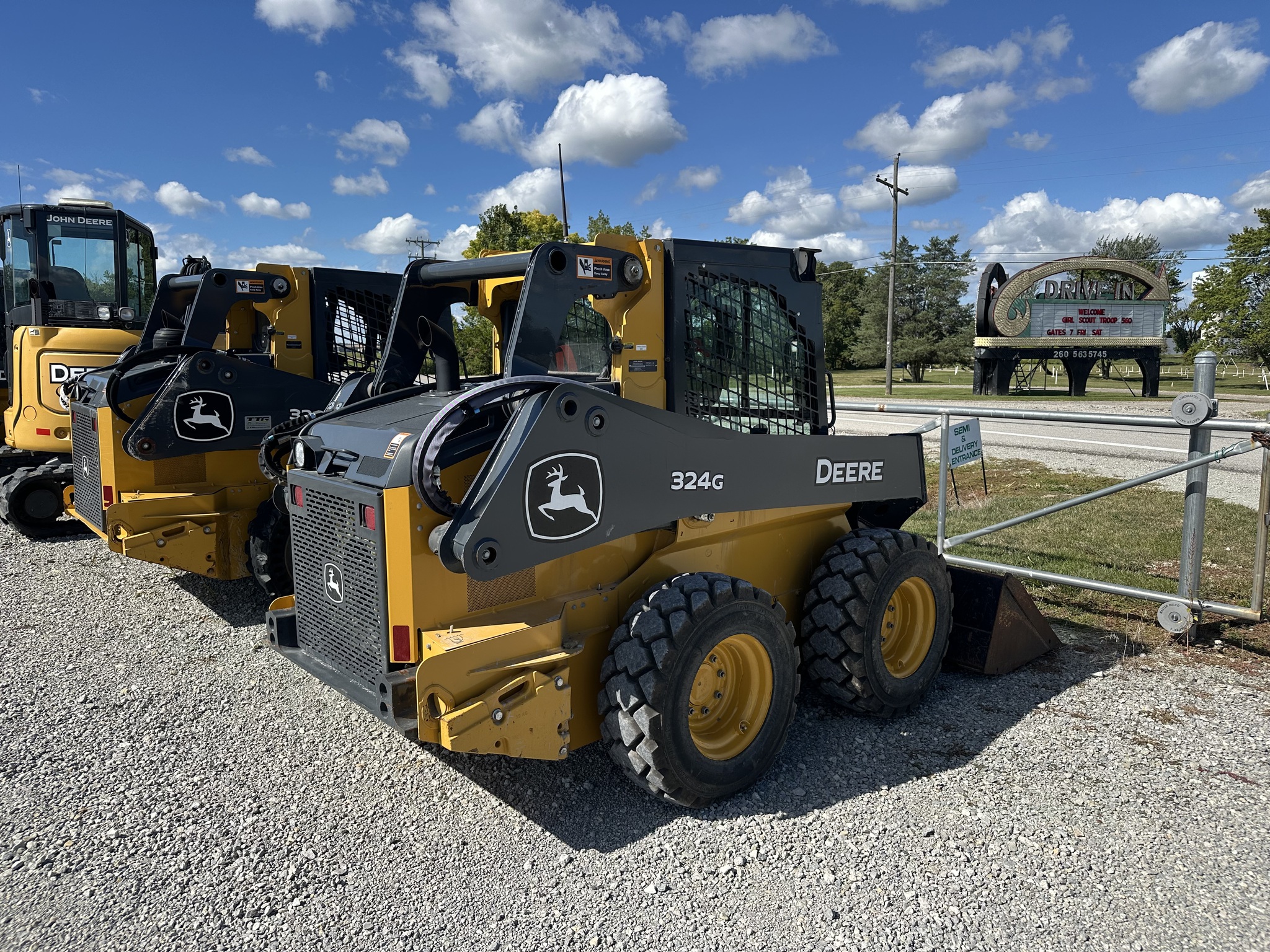 2023 John Deere 324G Image 2