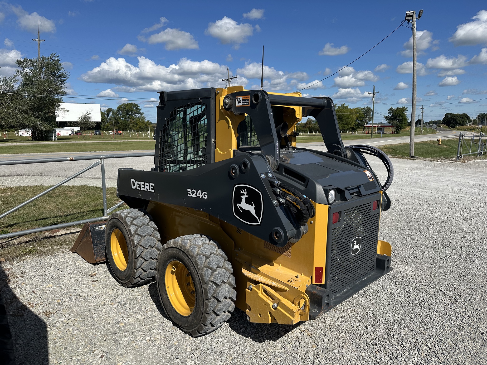 2023 John Deere 324G Image 3