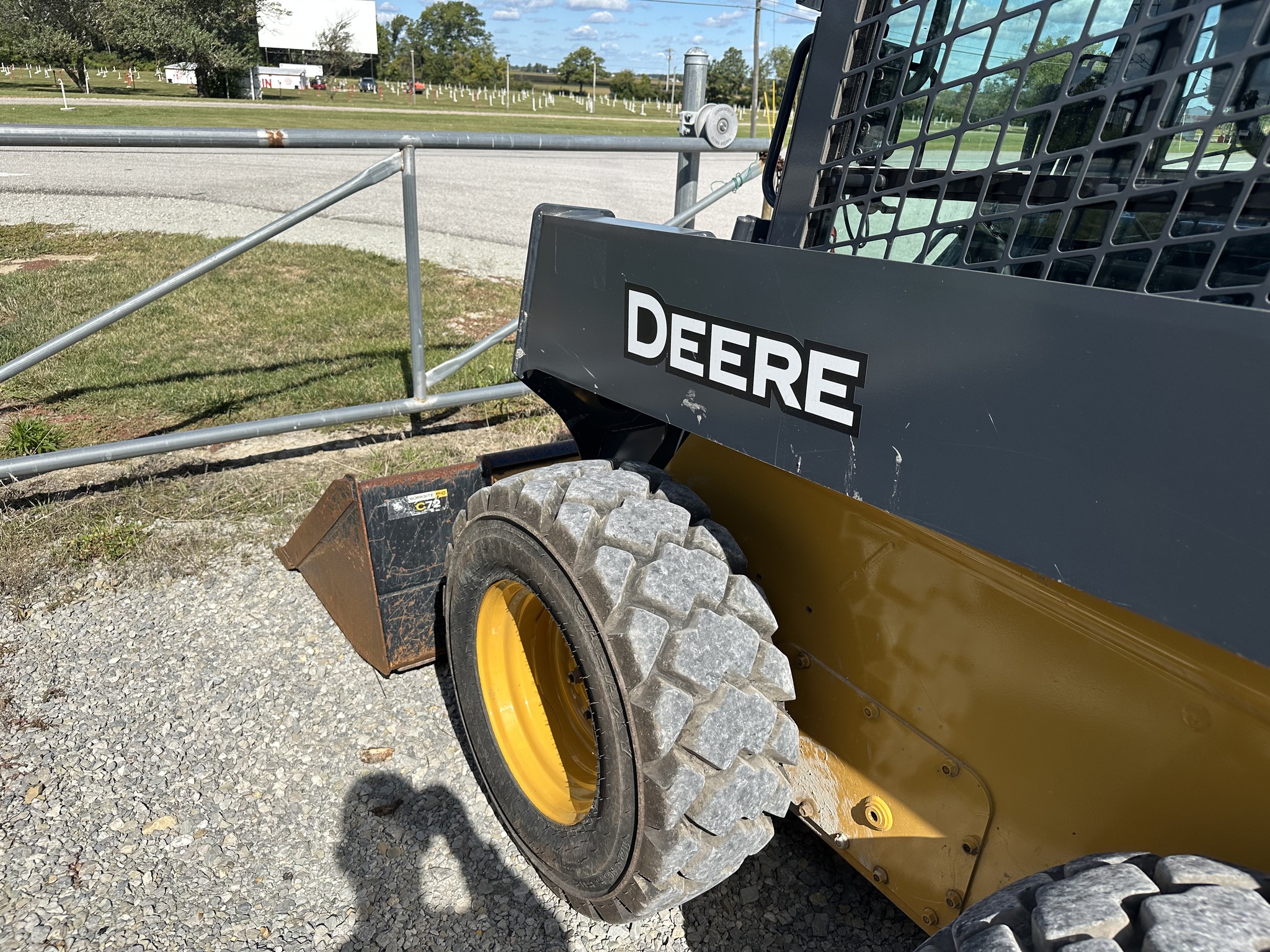 2023 John Deere 324G Image 6
