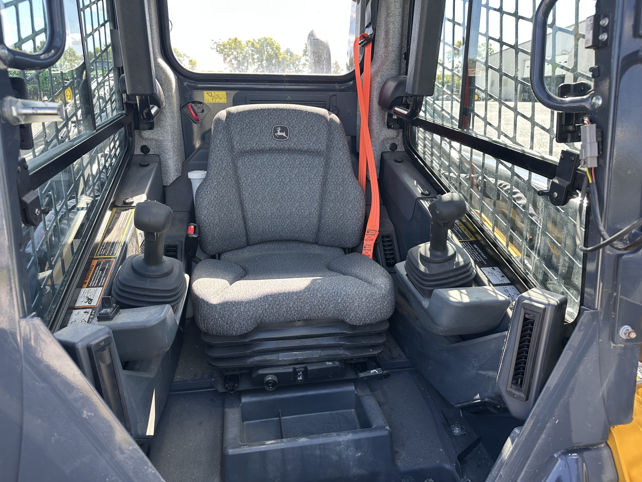 2023 John Deere 324G Image 13