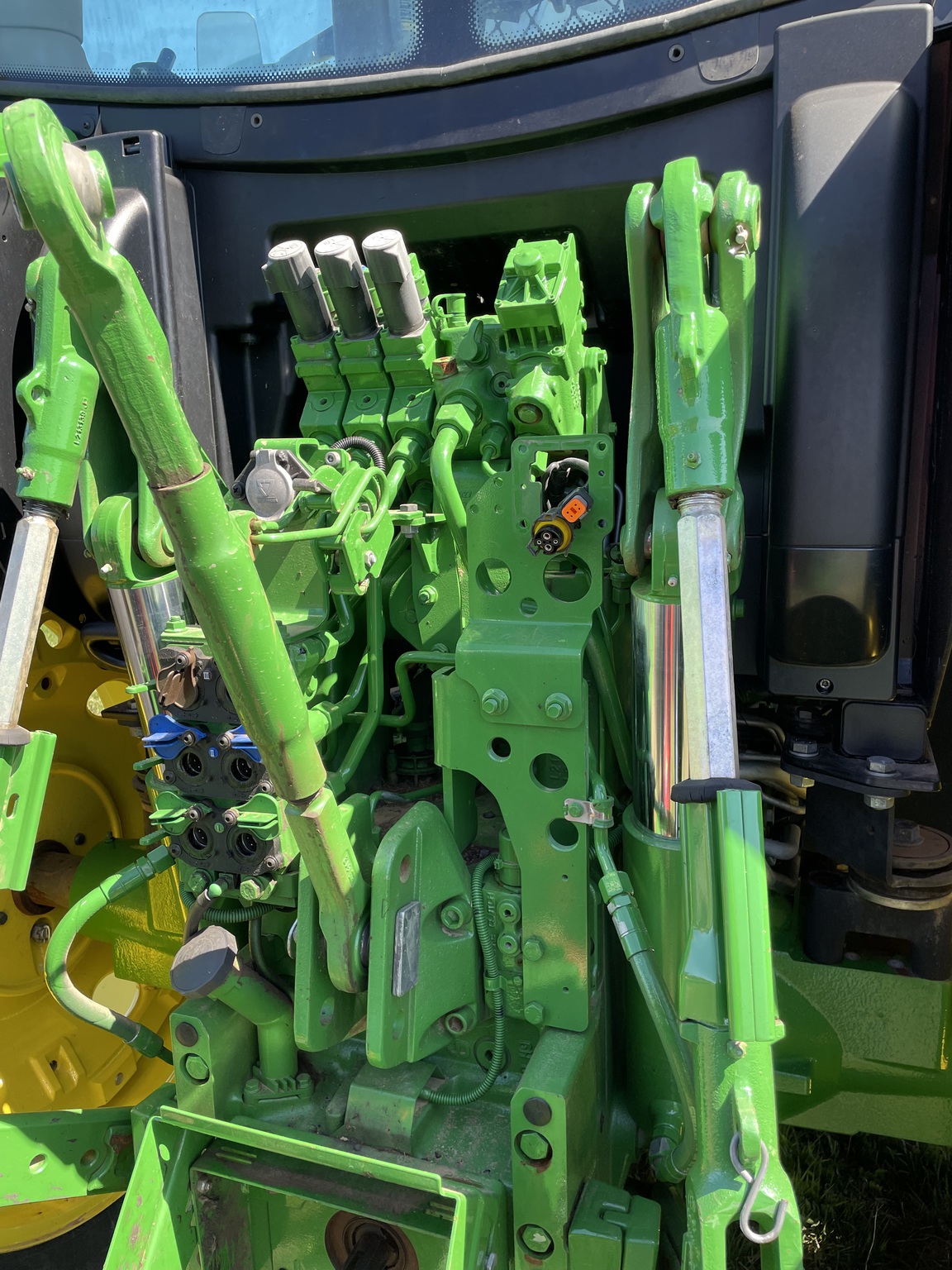 2023 John Deere 6R 130 Image 8