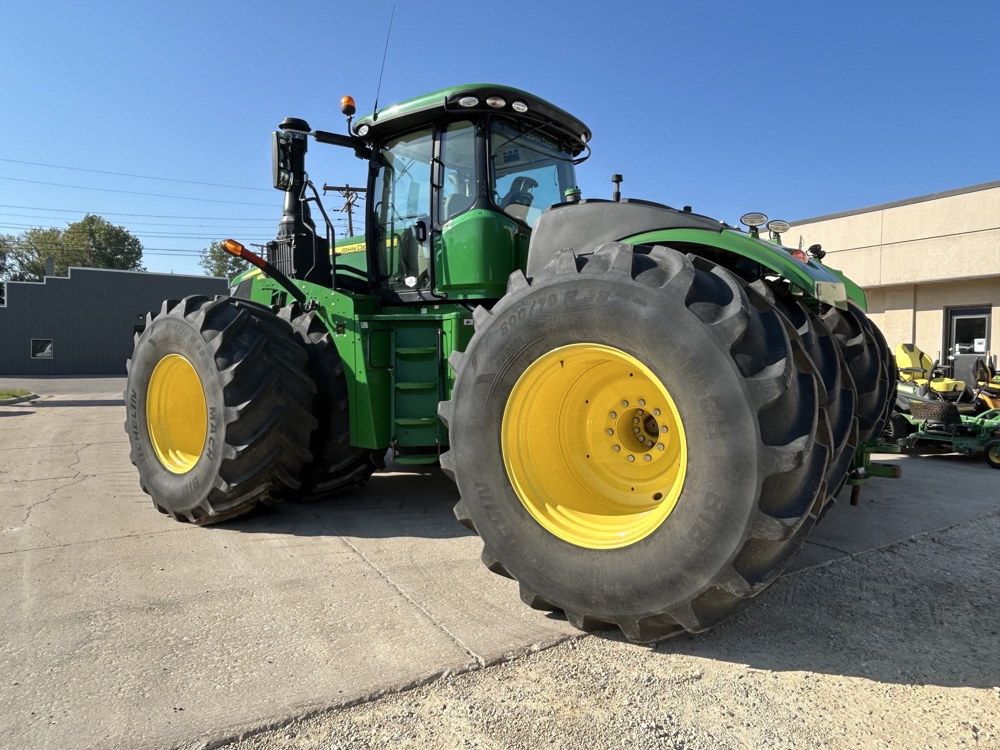  2021 John Deere 9520R at Heritage Tractor in Freeport, IL