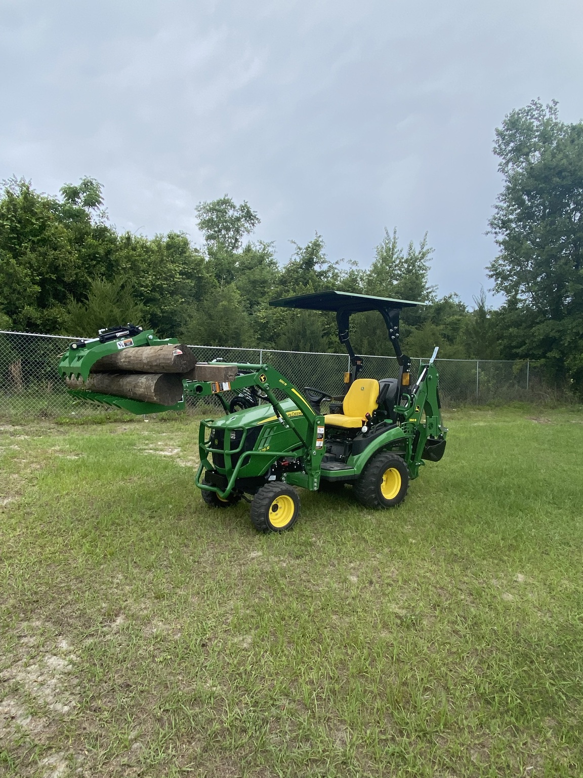 2023 John Deere 1025R Image 1