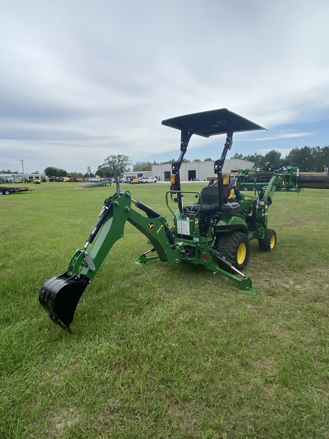 2023 John Deere 1025R Image 5