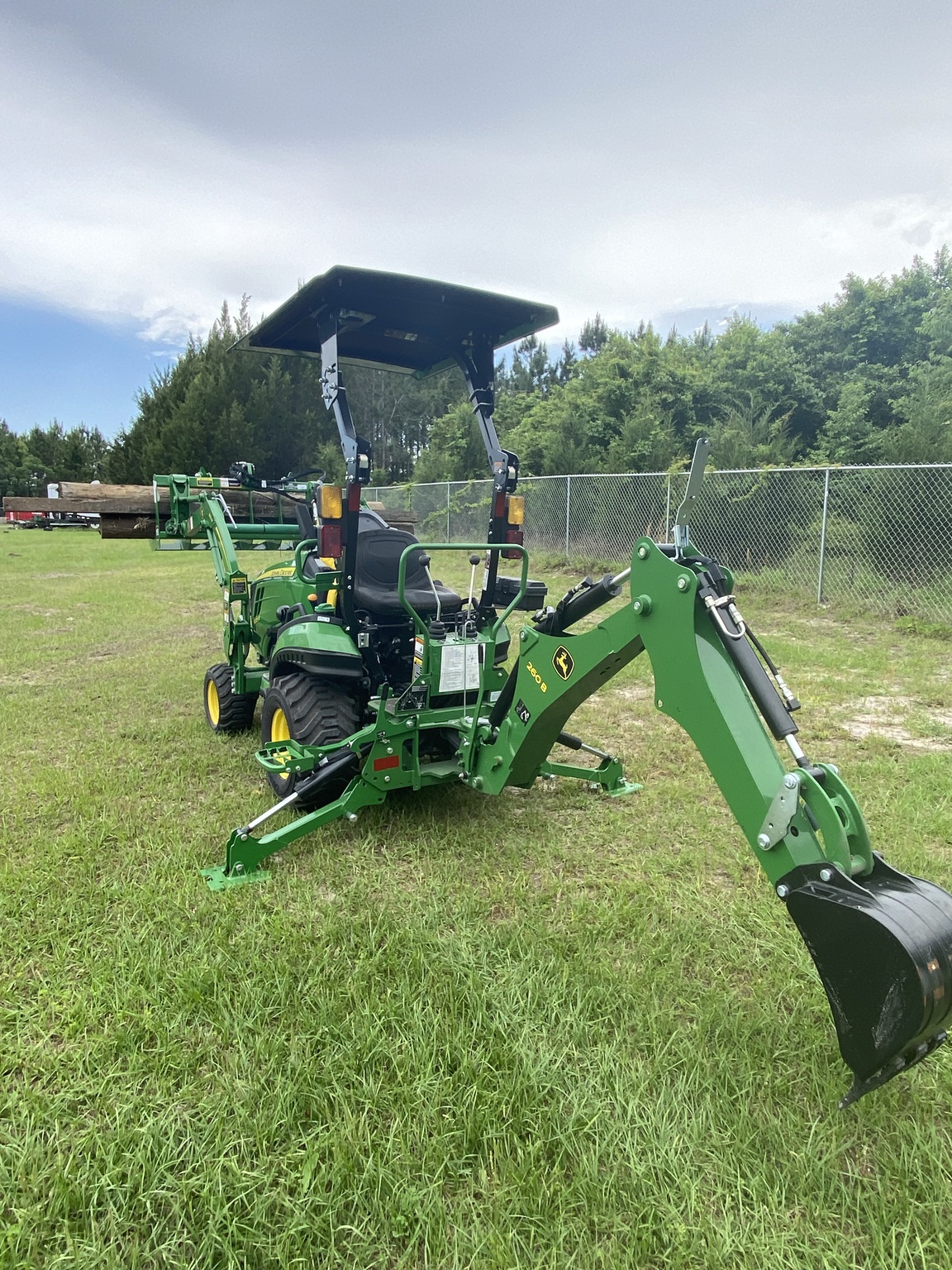 2023 John Deere 1025R Image 6