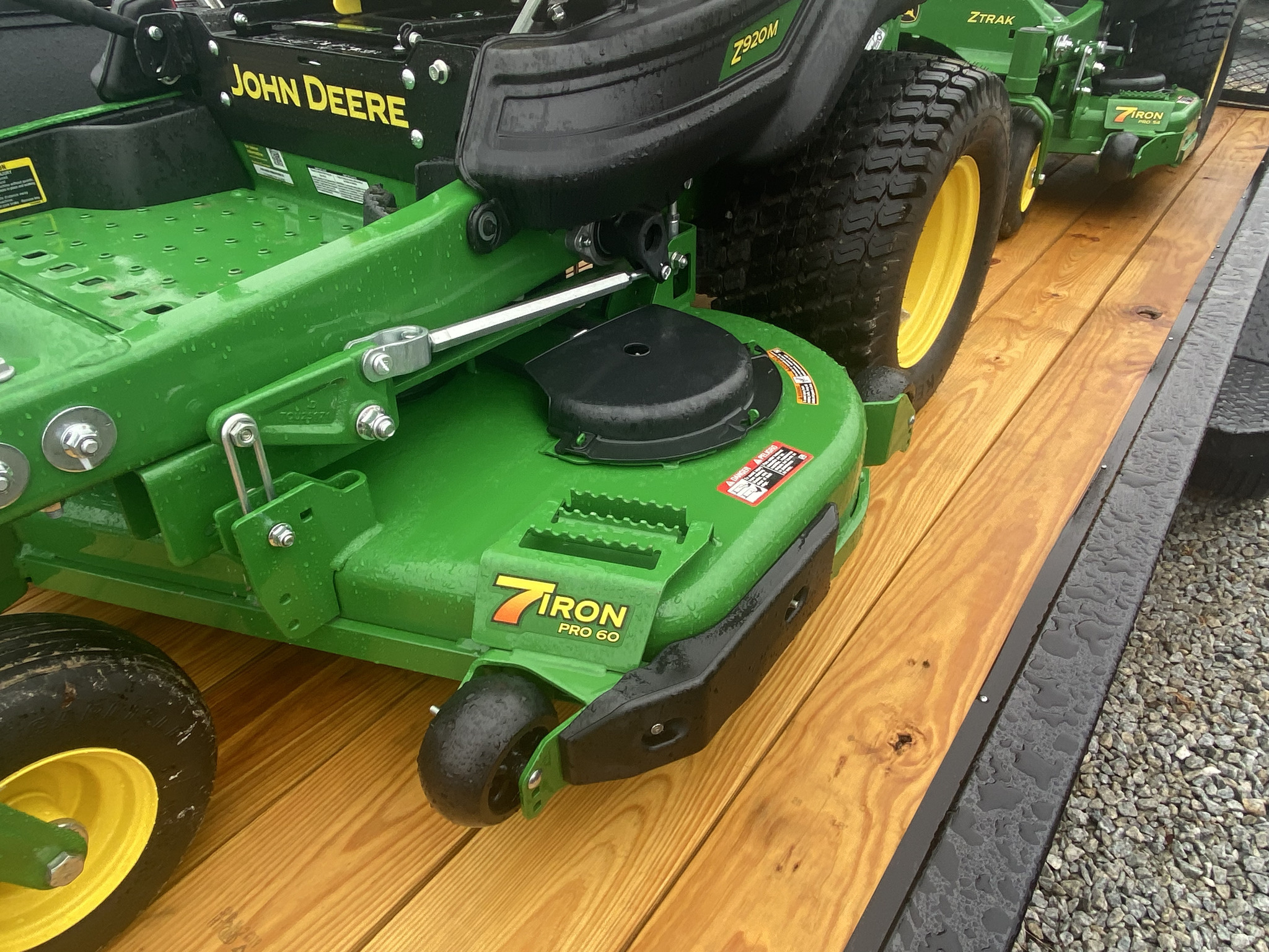 2023 John Deere Z930M Image 3