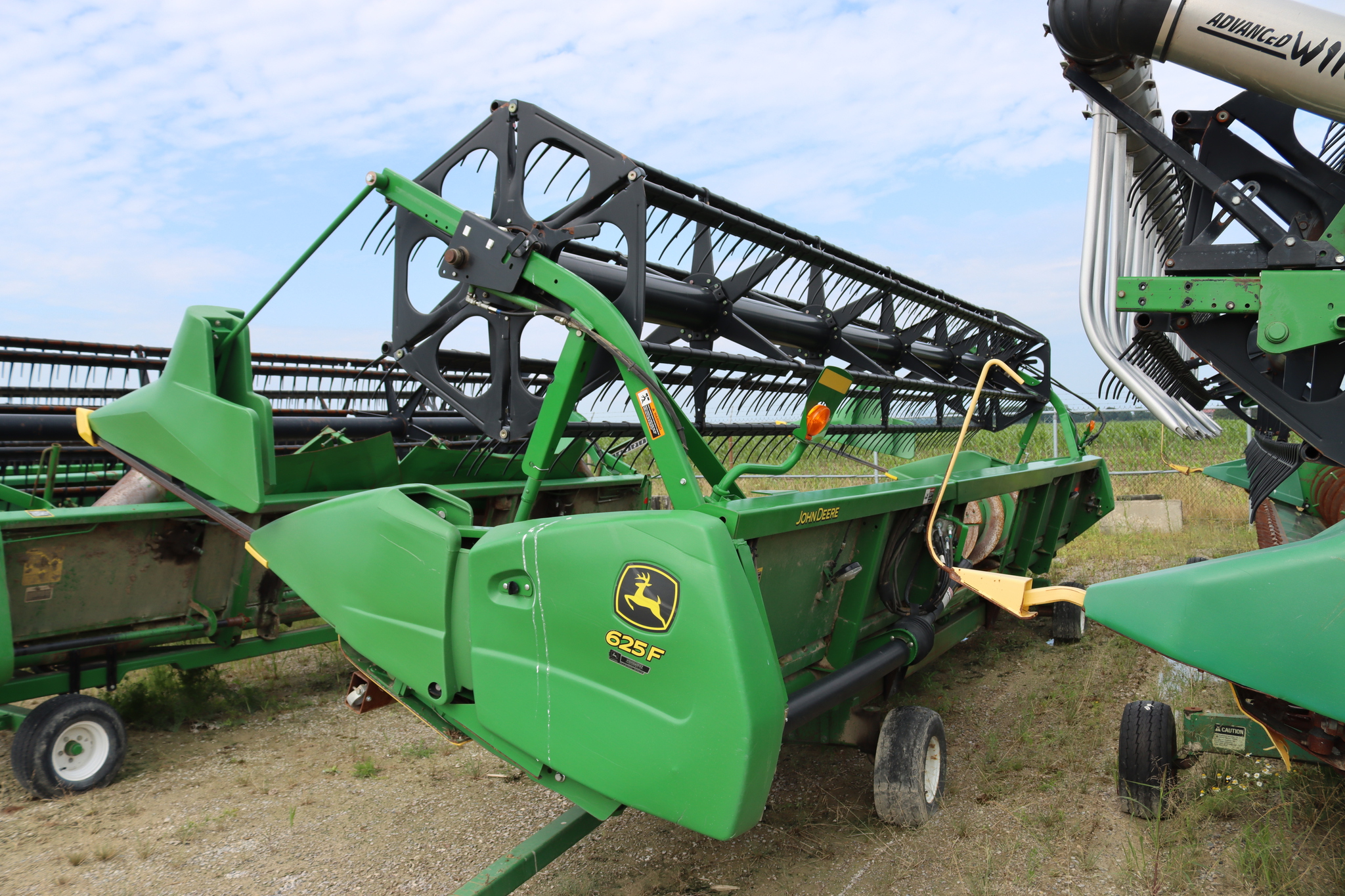 2011 John Deere 625F Combine Platforms