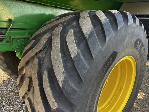 2024 John Deere 800R - Photo15