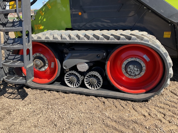 Used 2021 Claas 8800TT Combines at Horizon Ag & Turf in Westlock, AB - Photo12