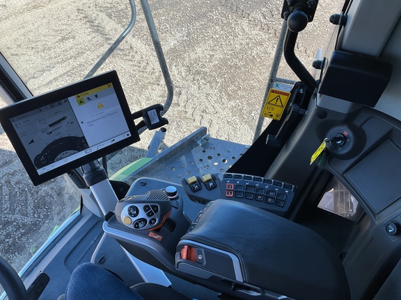 Used 2021 Claas 8800TT Combines at Horizon Ag & Turf in Westlock, AB - Photo17