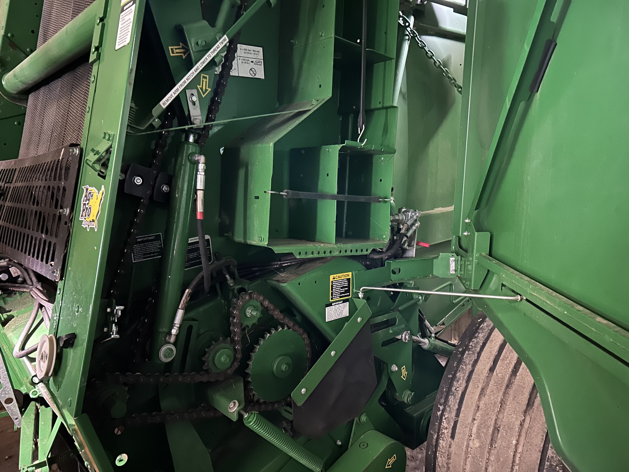 2018 John Deere 560M Image 17