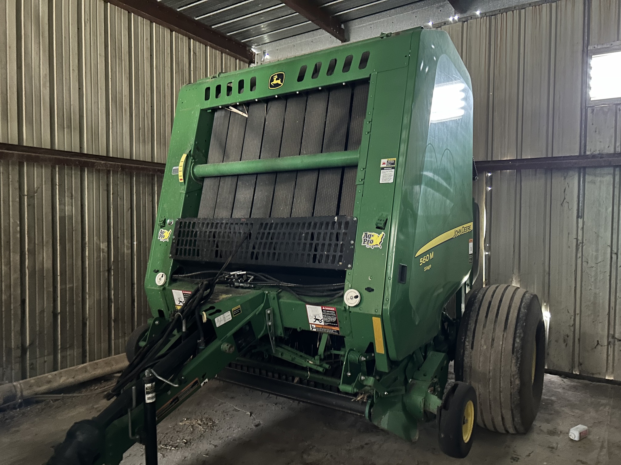 2018 John Deere 560M Image 9