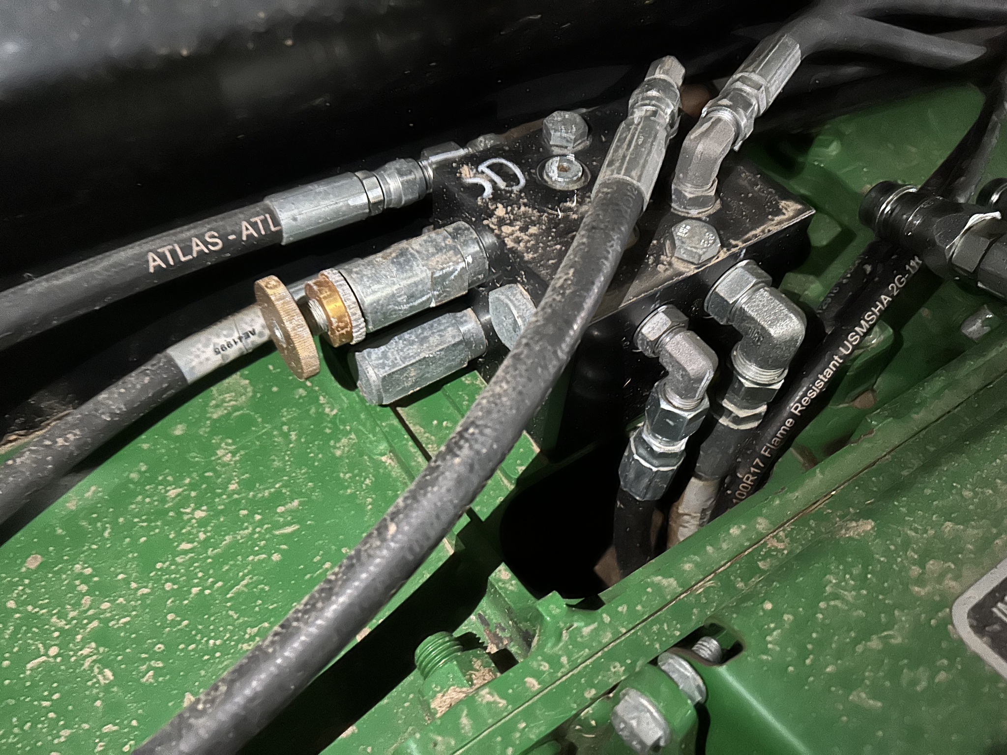 2018 John Deere 560M Image 11