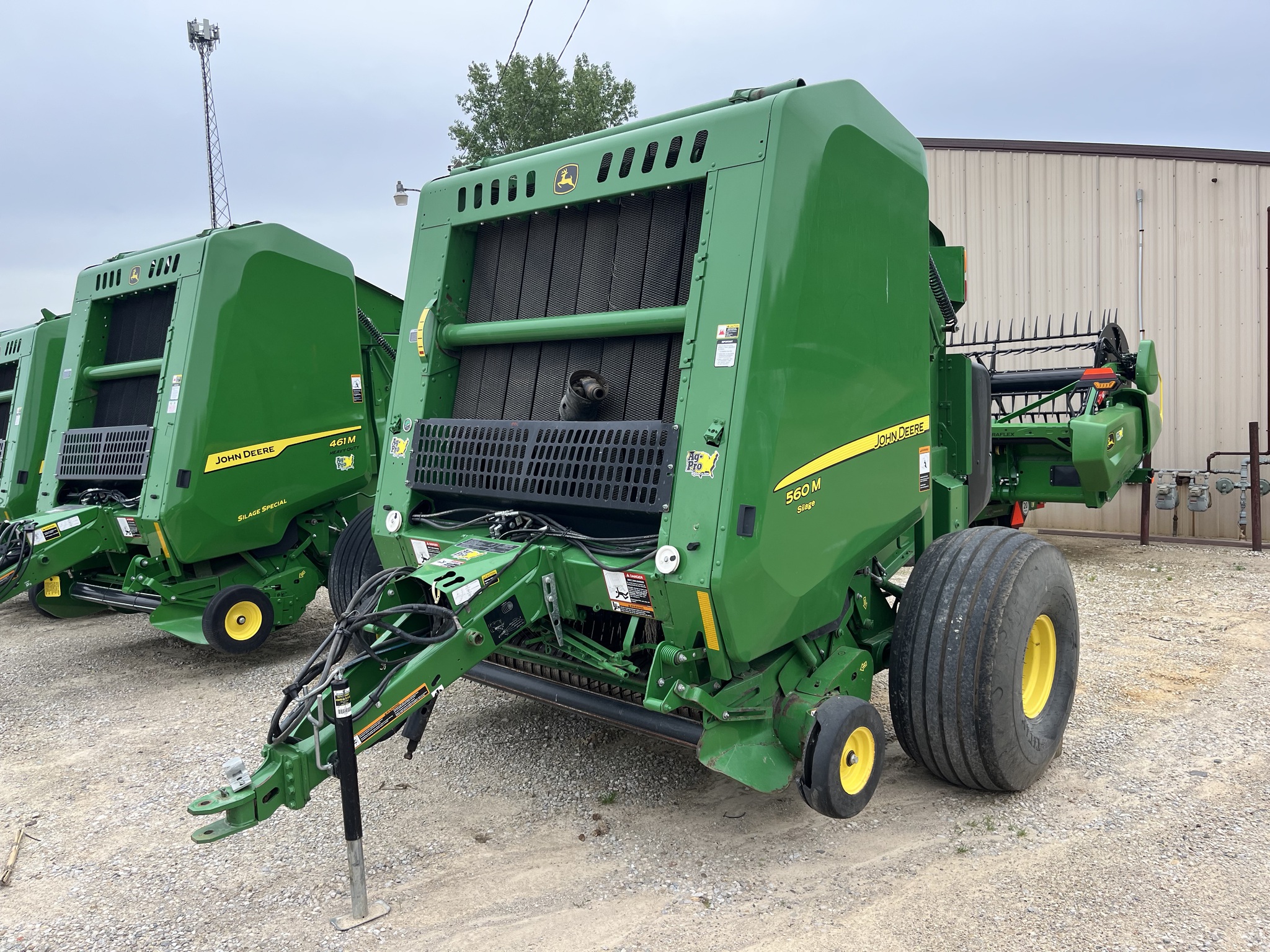 2018 John Deere 560M Image 1