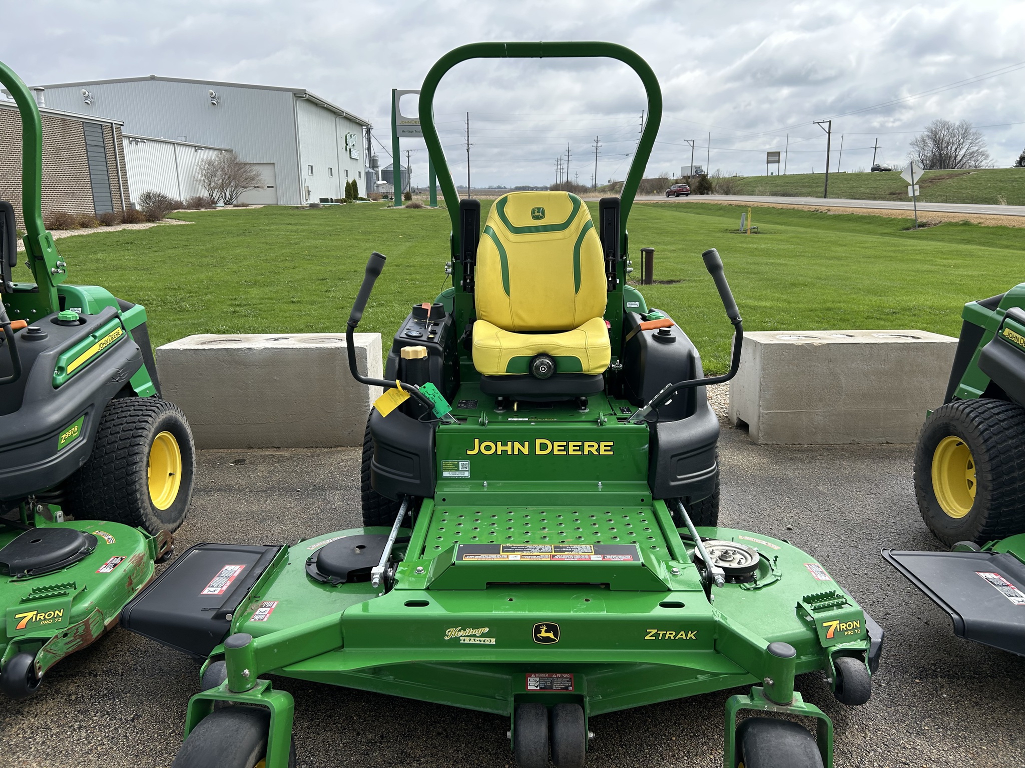  2024 John Deere Z997R at Heritage Tractor in Dixon, IL