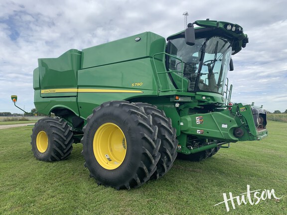 Photo of 2024 John Deere S790