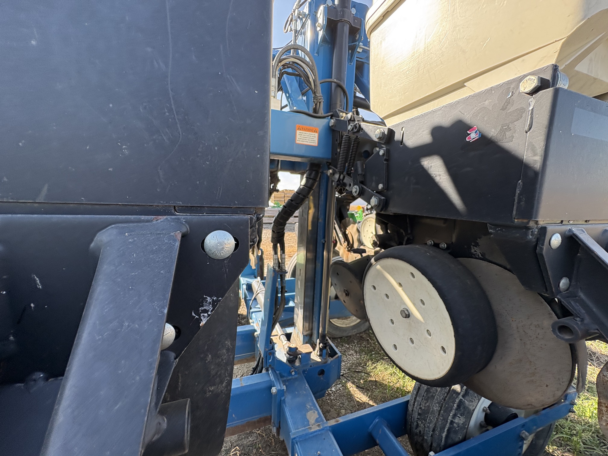  2010 Kinze 3600 at Heritage Tractor in Brimfield, IL